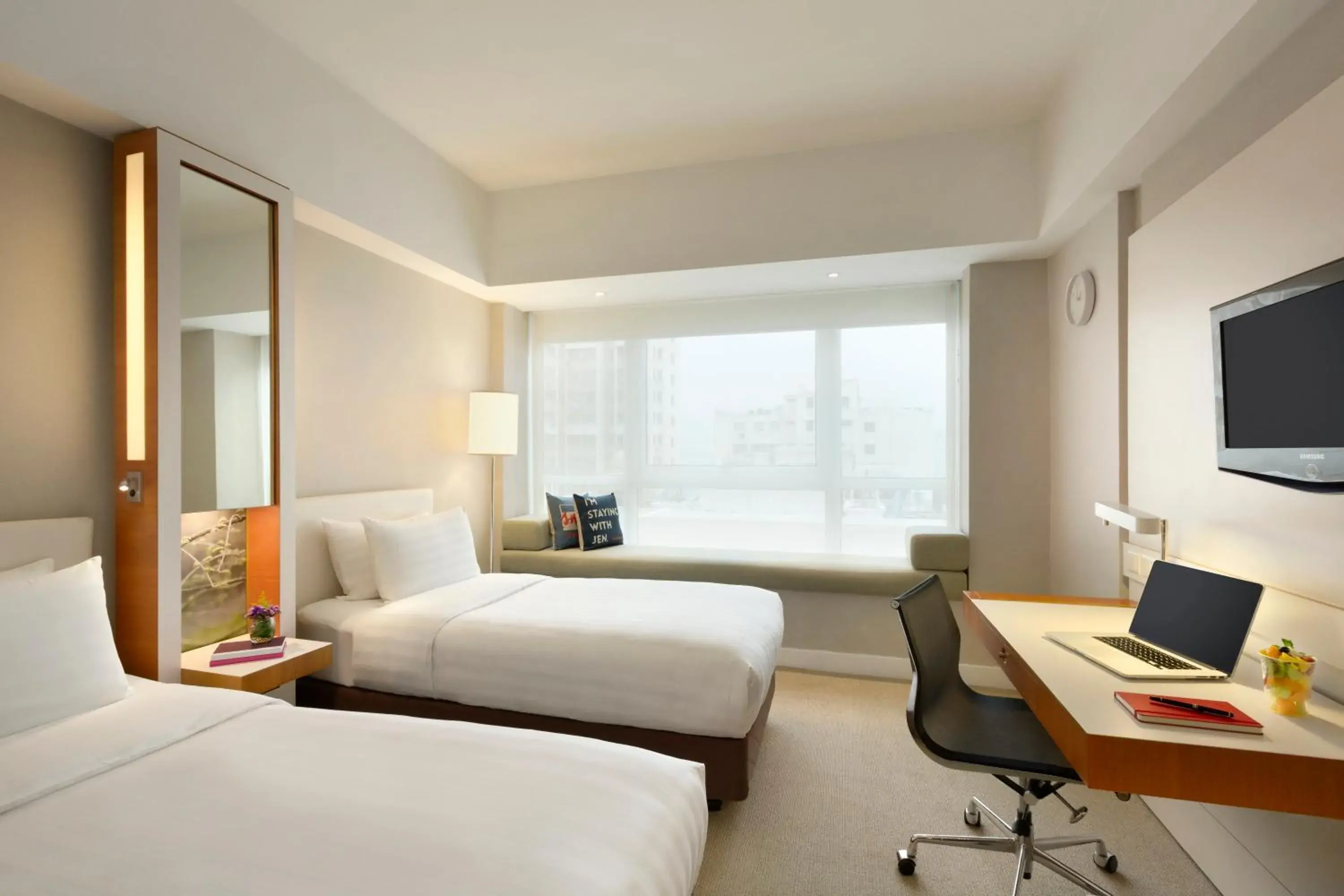 Superior Twin Room with City View in Jen Hong Kong by Shangri-La Superior Twin Room with City View in Jen Hong Kong by Shangri-La