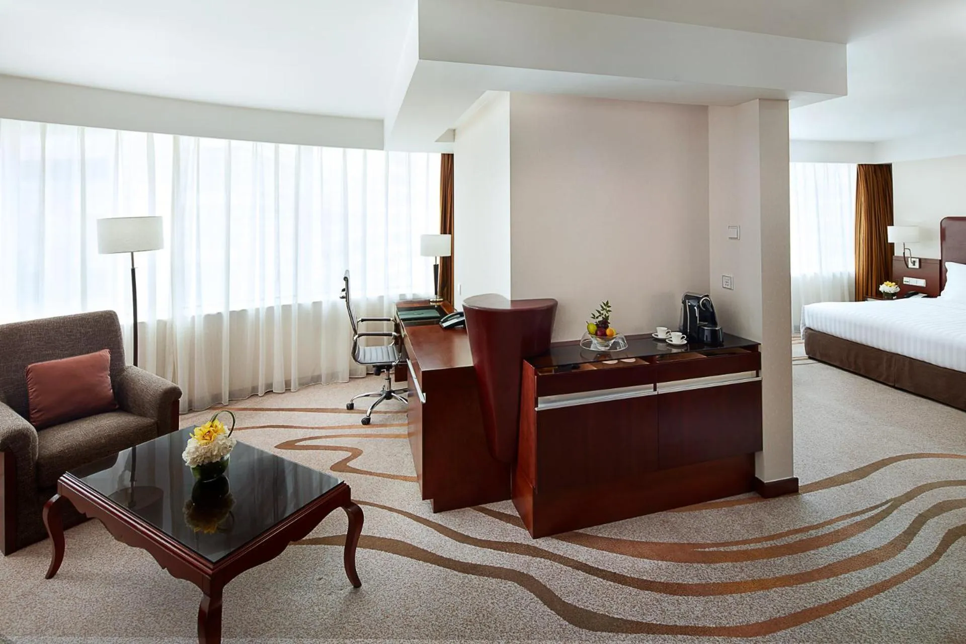 Seating area, Bed in Pullman Shanghai Central