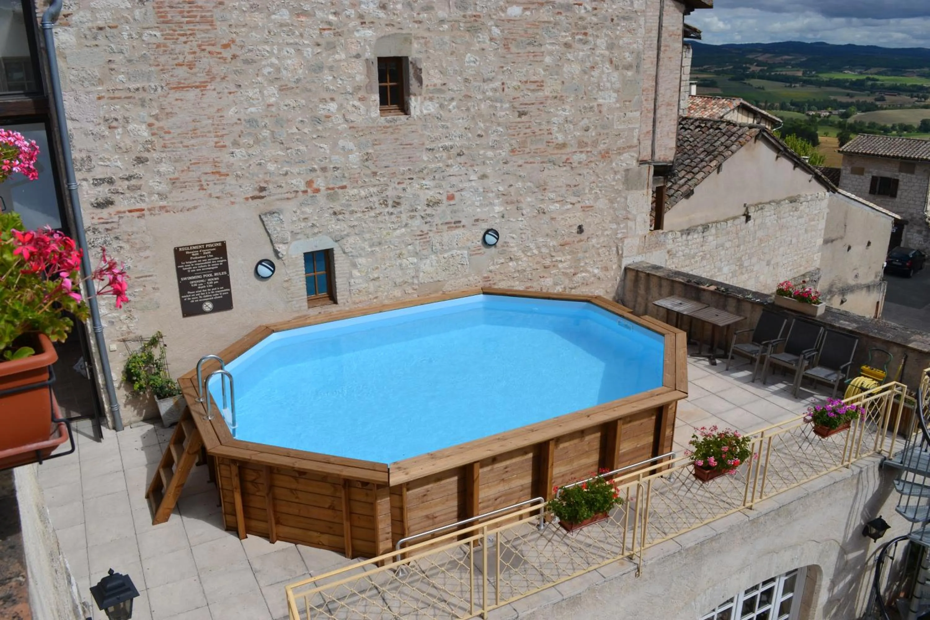 Pool view in Hotel des Consuls