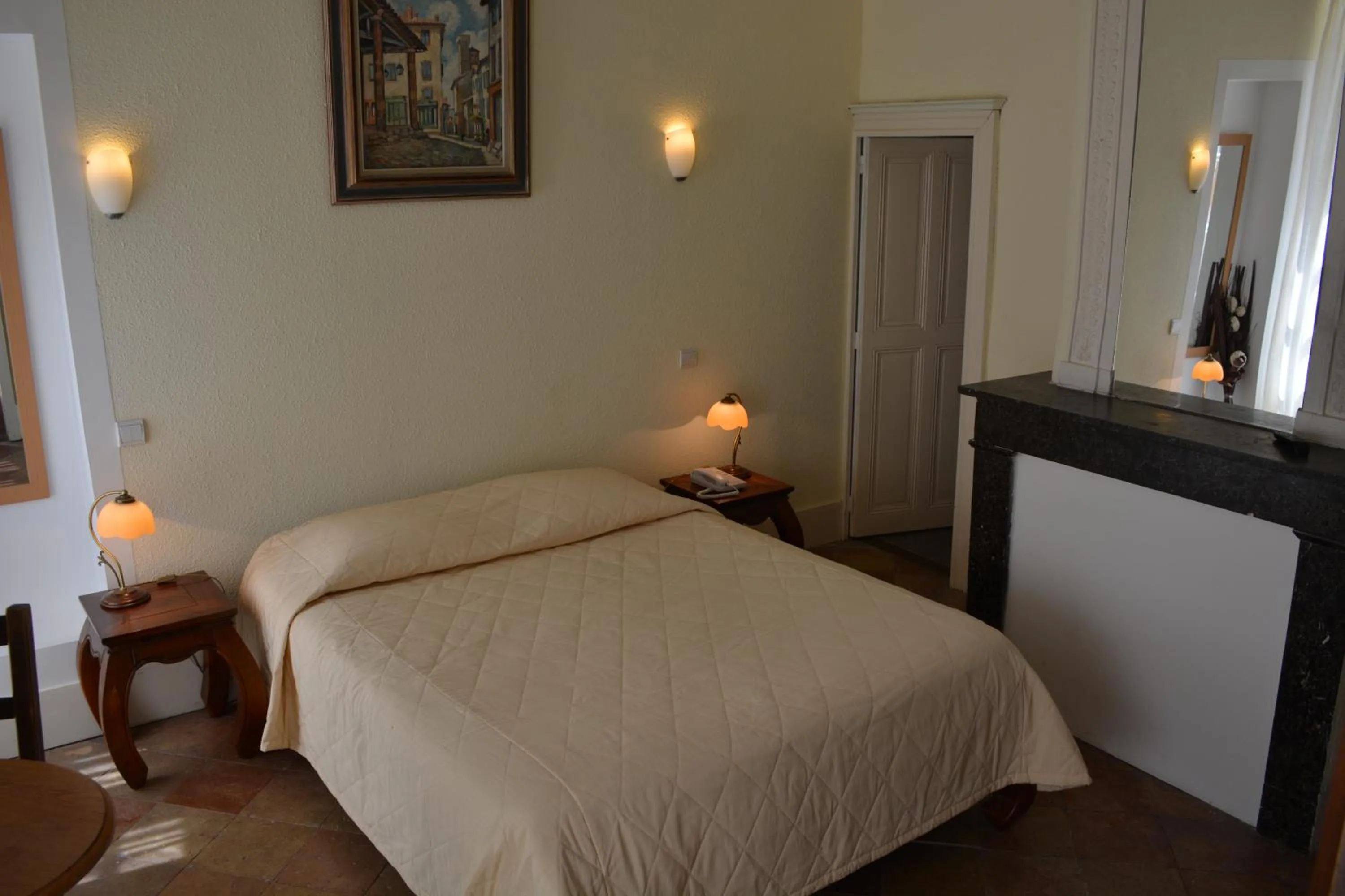 Bed in Hotel des Consuls