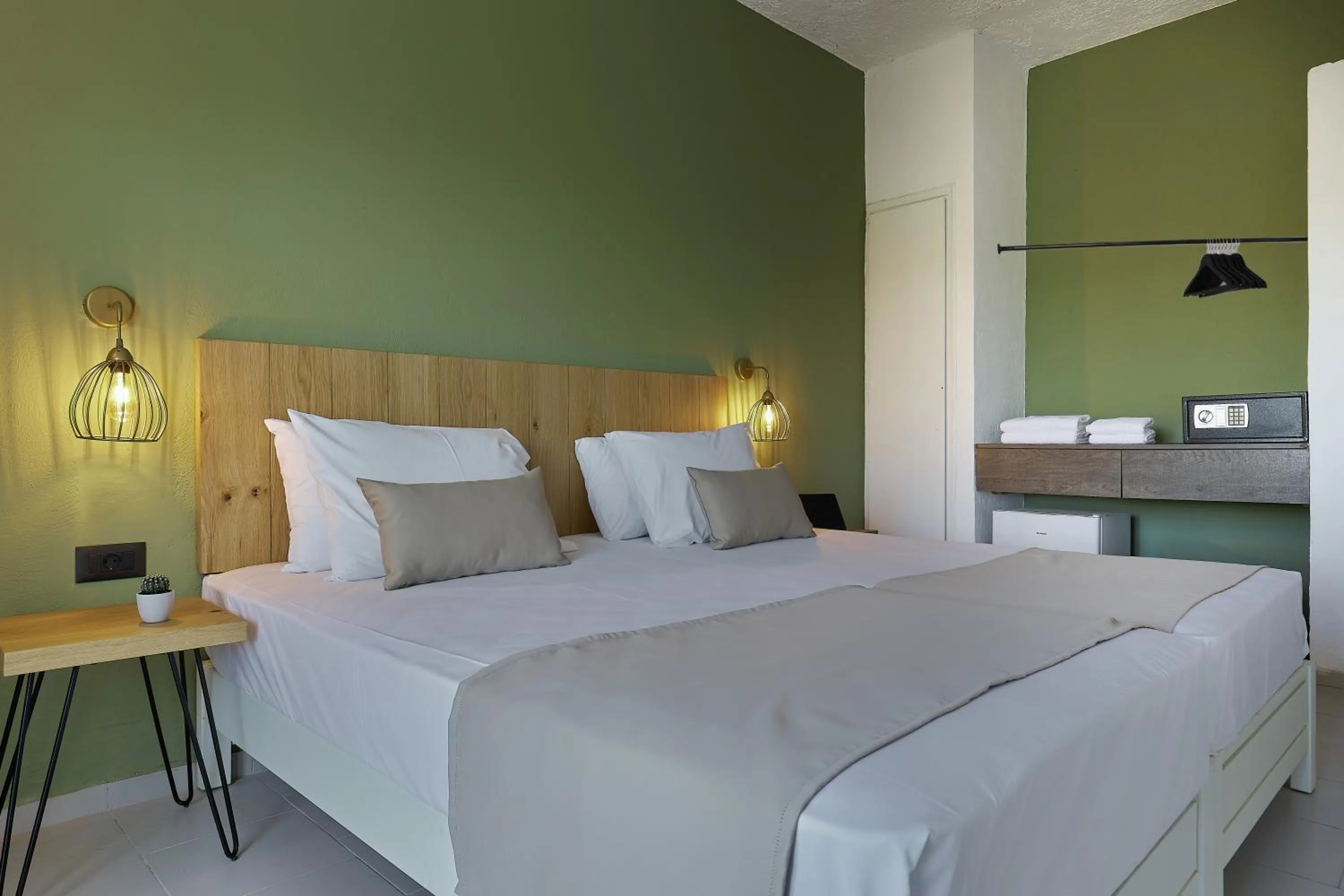 Bedroom, Bed in Charm Hotel, Hersonissos