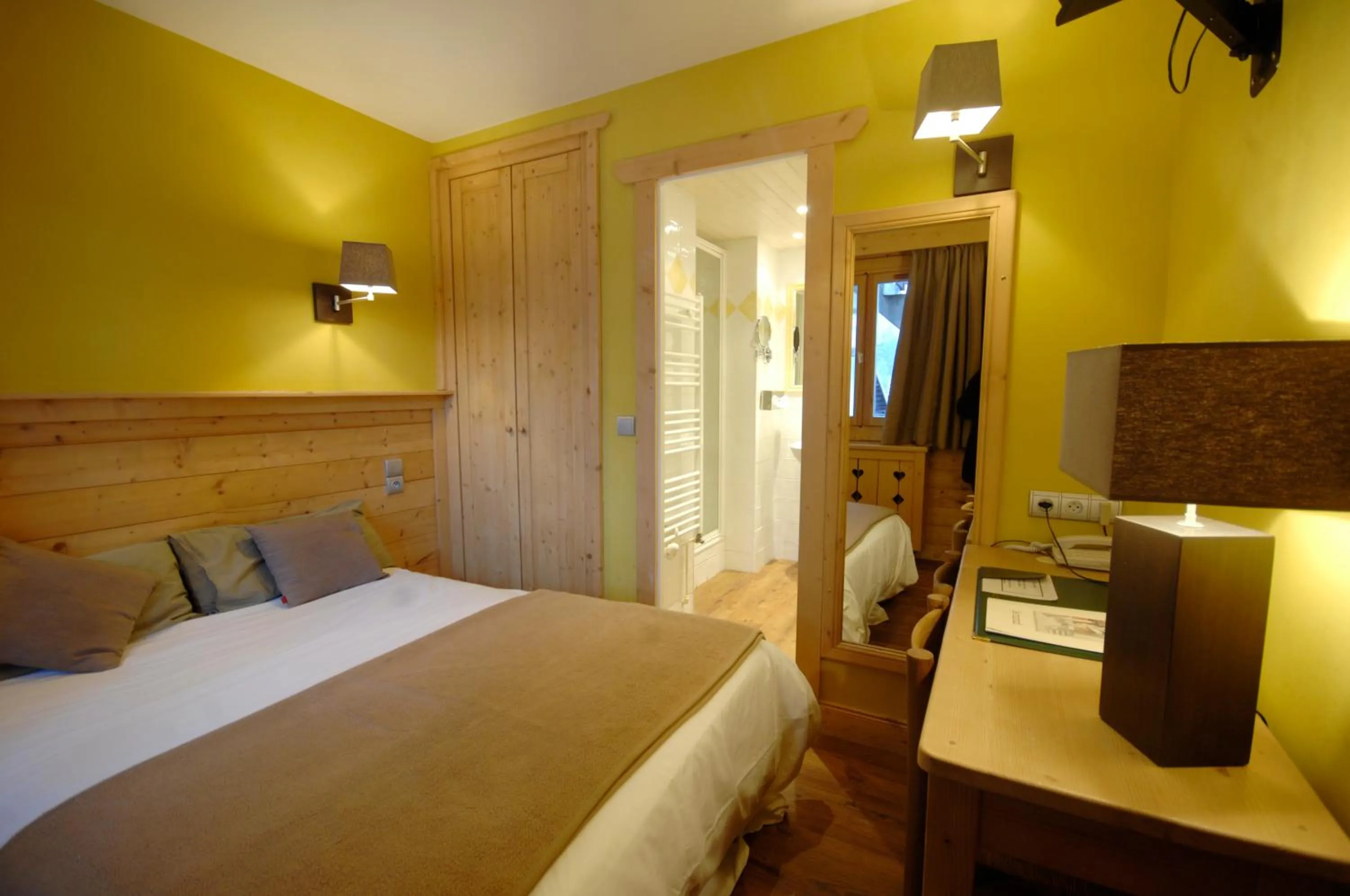 Bed in Hotel Le Monal