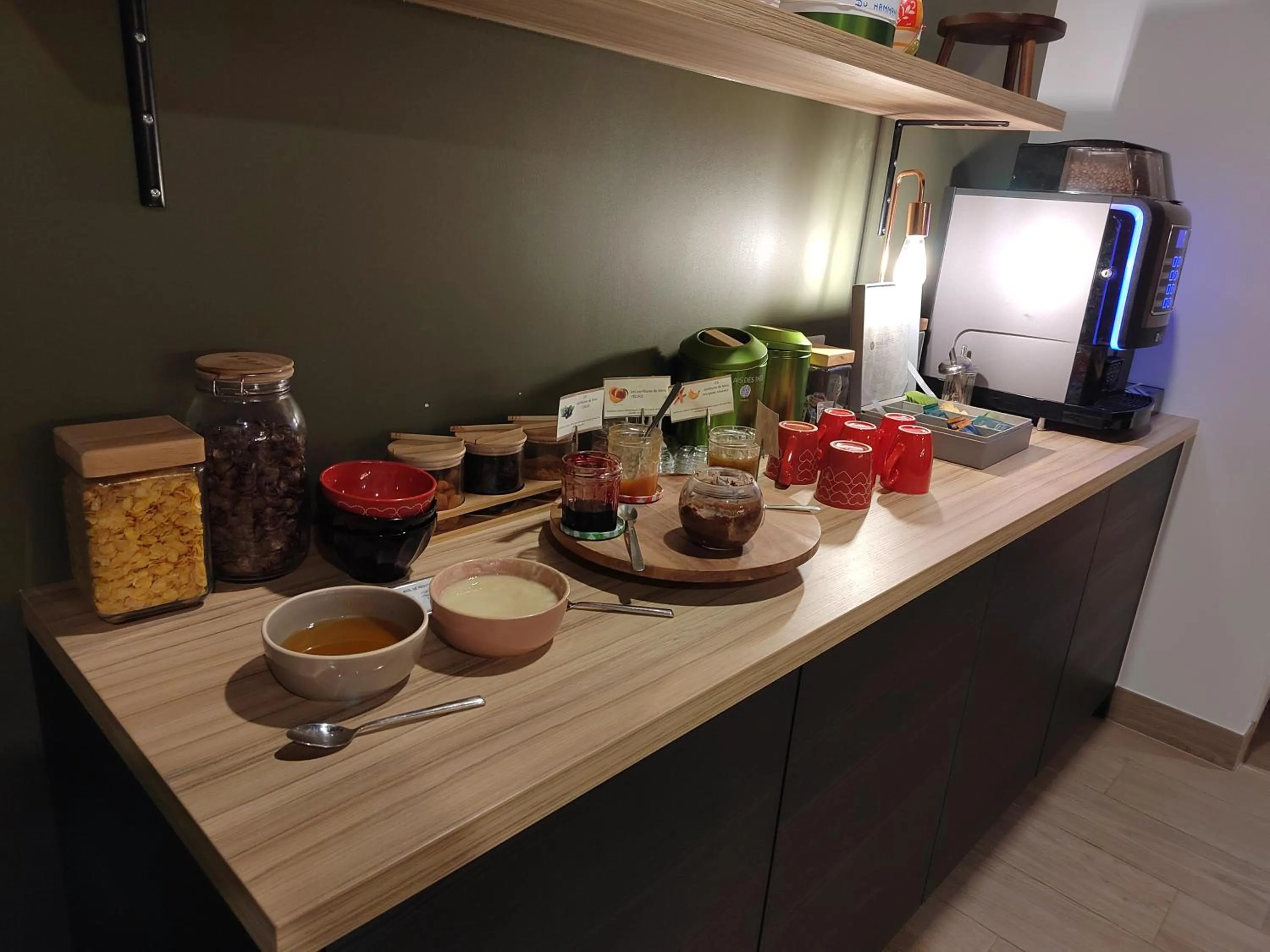 Buffet breakfast in Relais Saint Michel