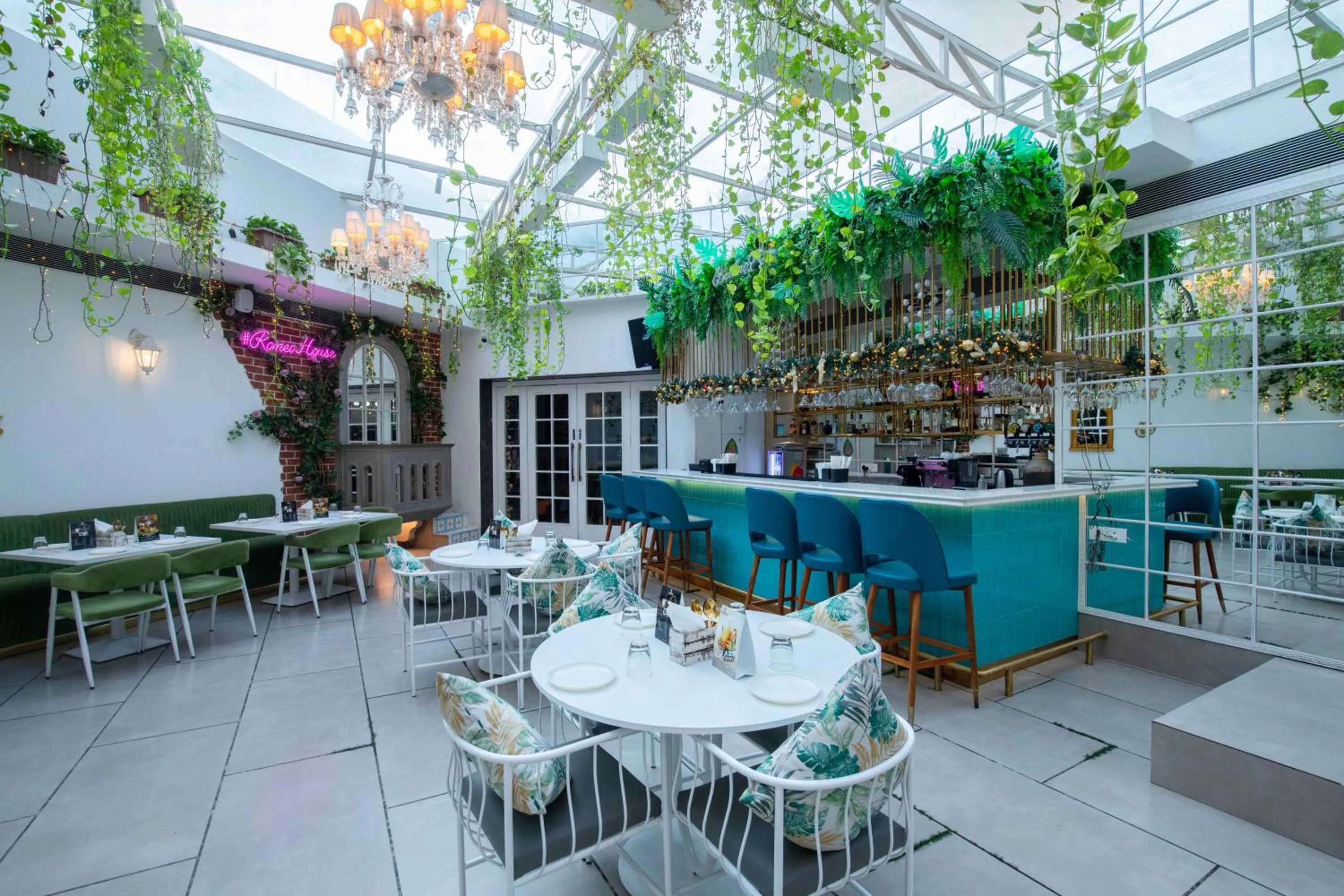 Restaurant/places to eat in Treebo Hiramani Parel Lalbaug