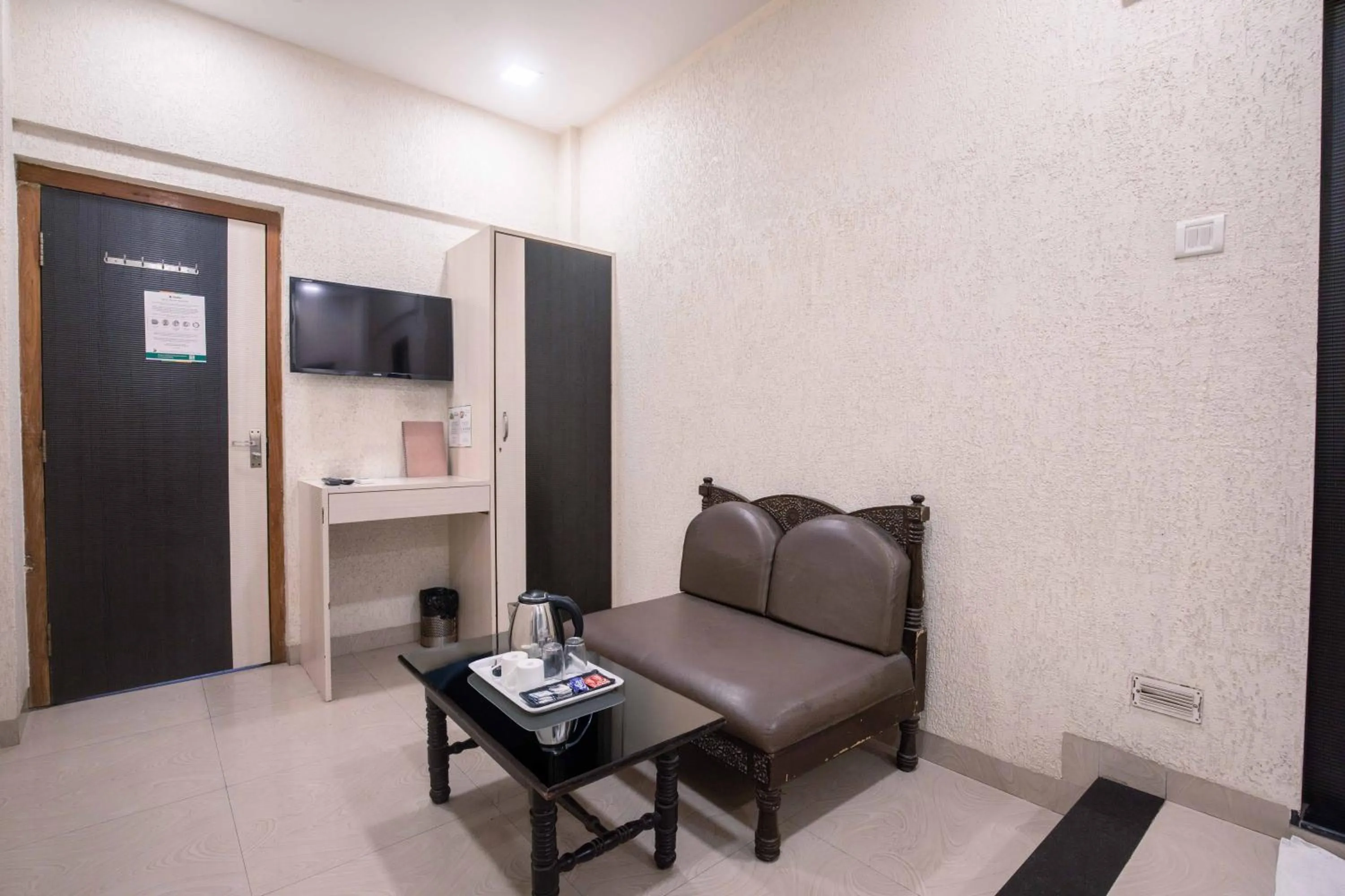 Seating area in Treebo Hiramani Parel Lalbaug