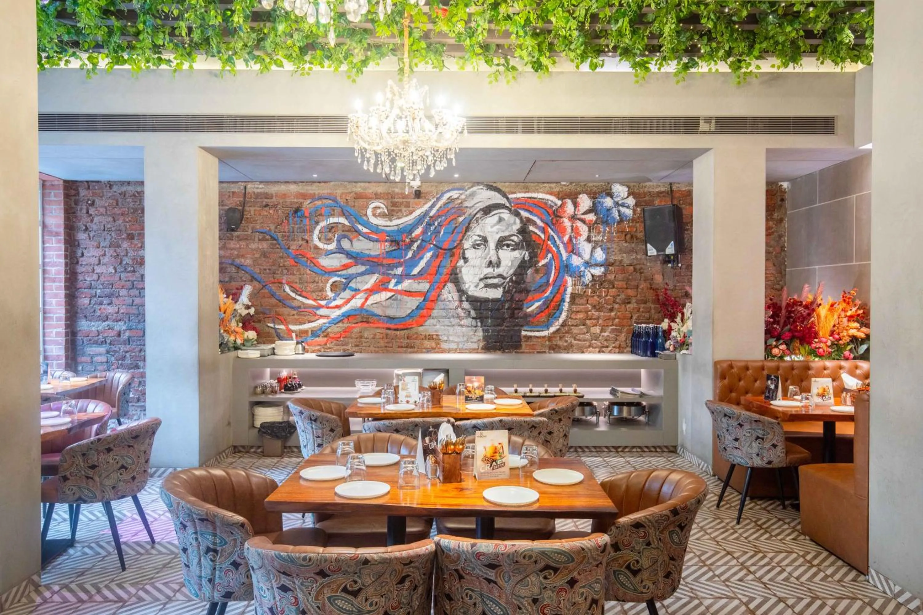 Restaurant/places to eat in Treebo Hiramani Parel Lalbaug