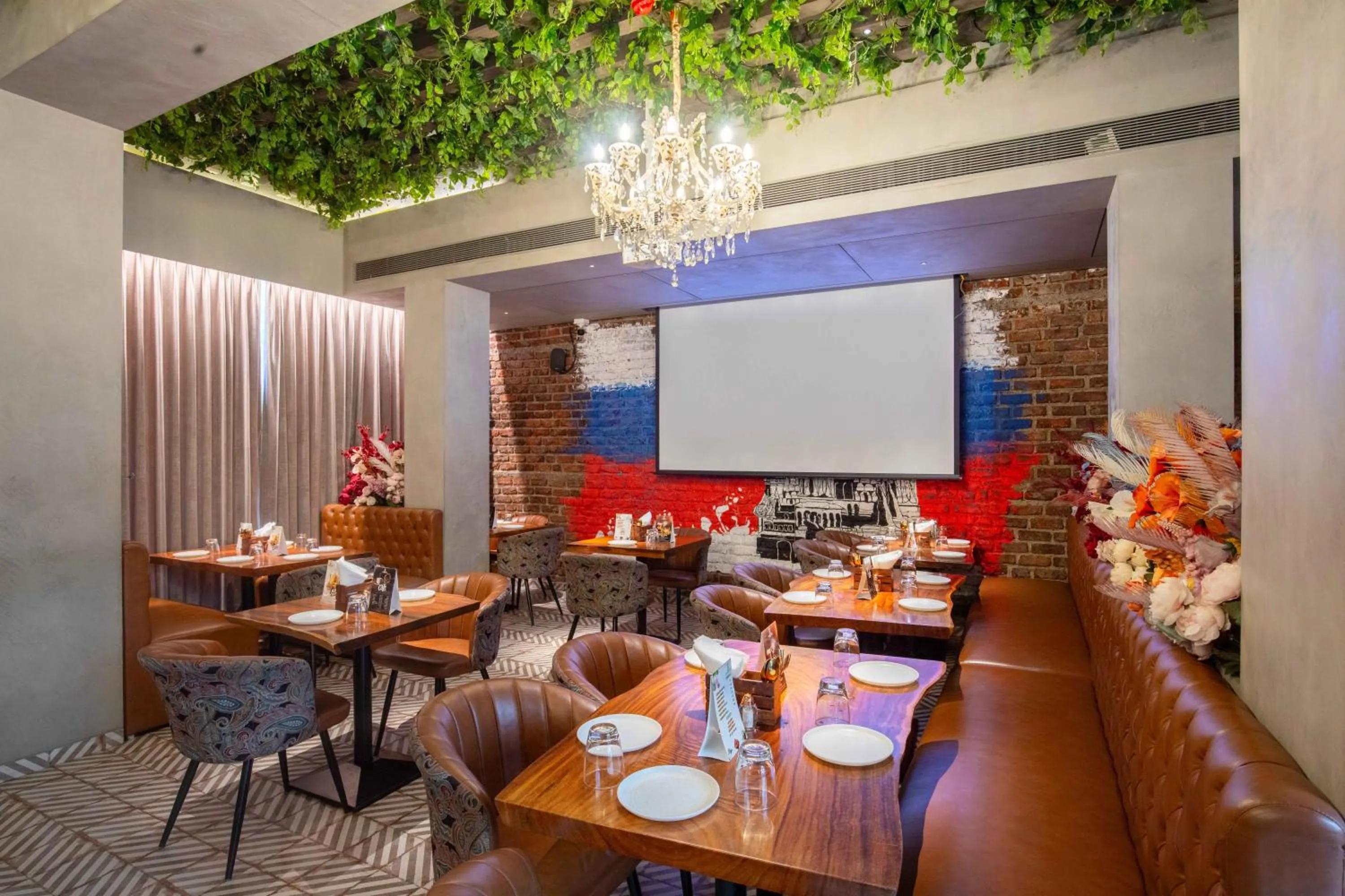 Restaurant/places to eat in Treebo Hiramani Parel Lalbaug