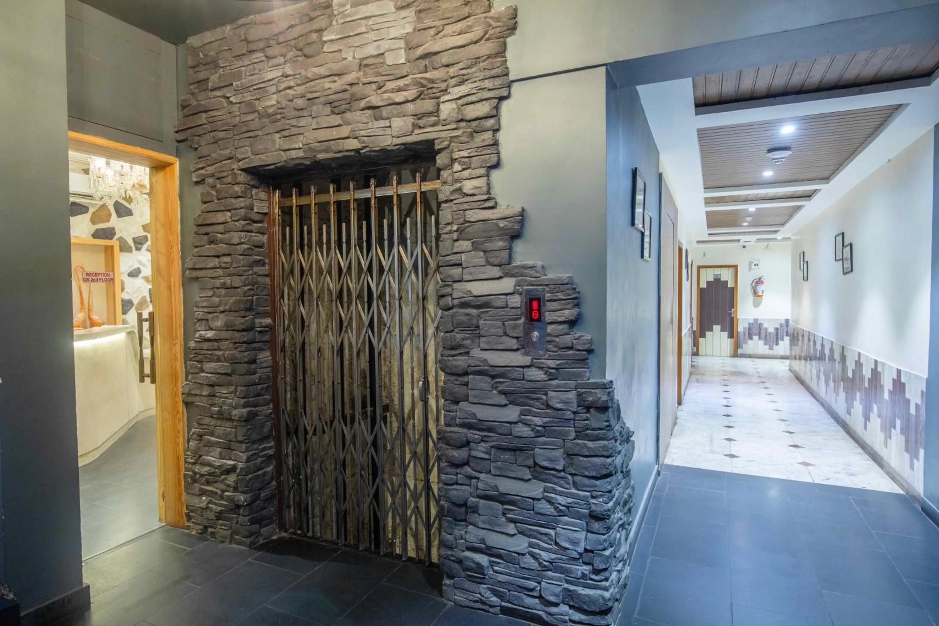 elevator in Treebo Hiramani Parel Lalbaug