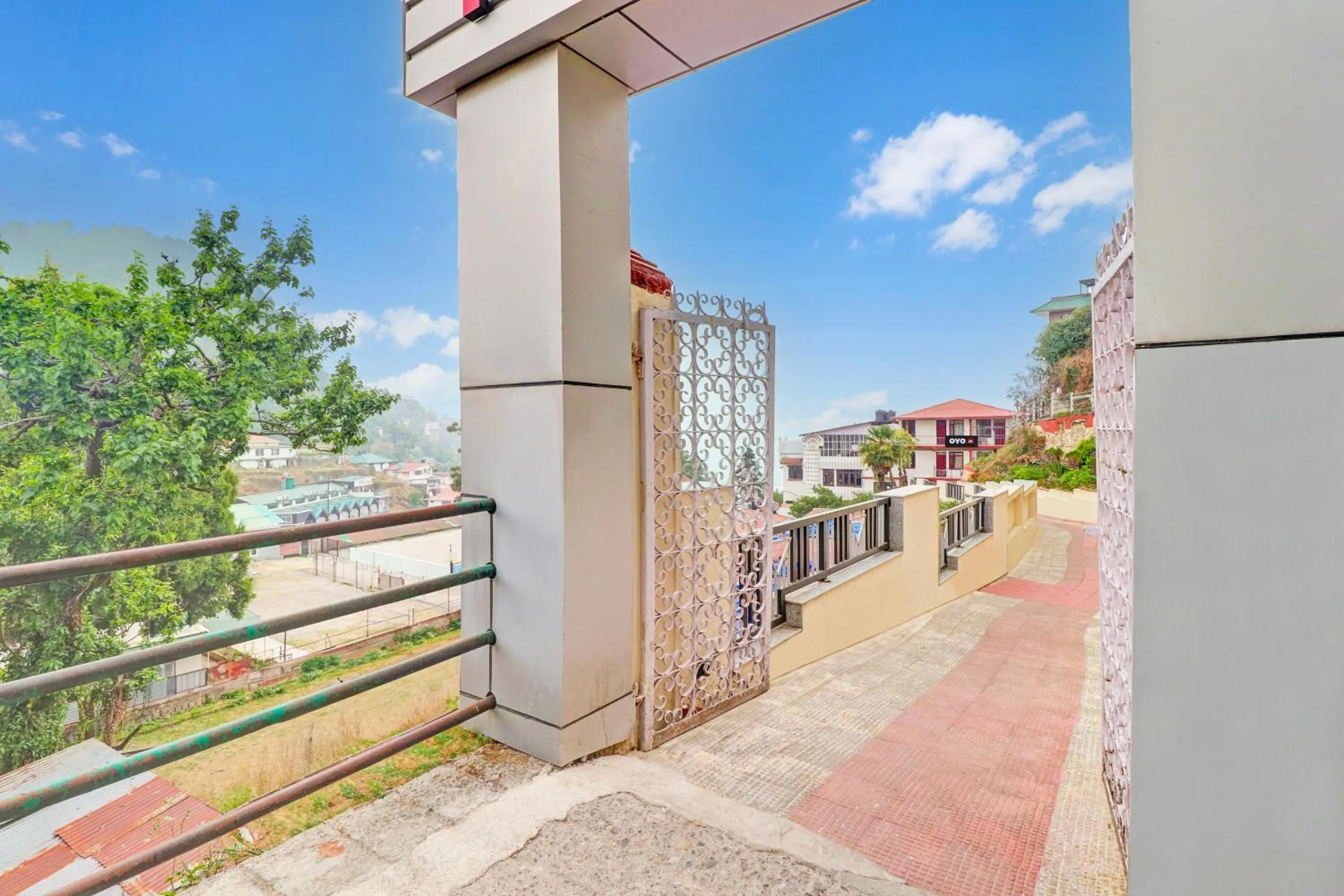 Facade/entrance in Super Collection O Pioneer