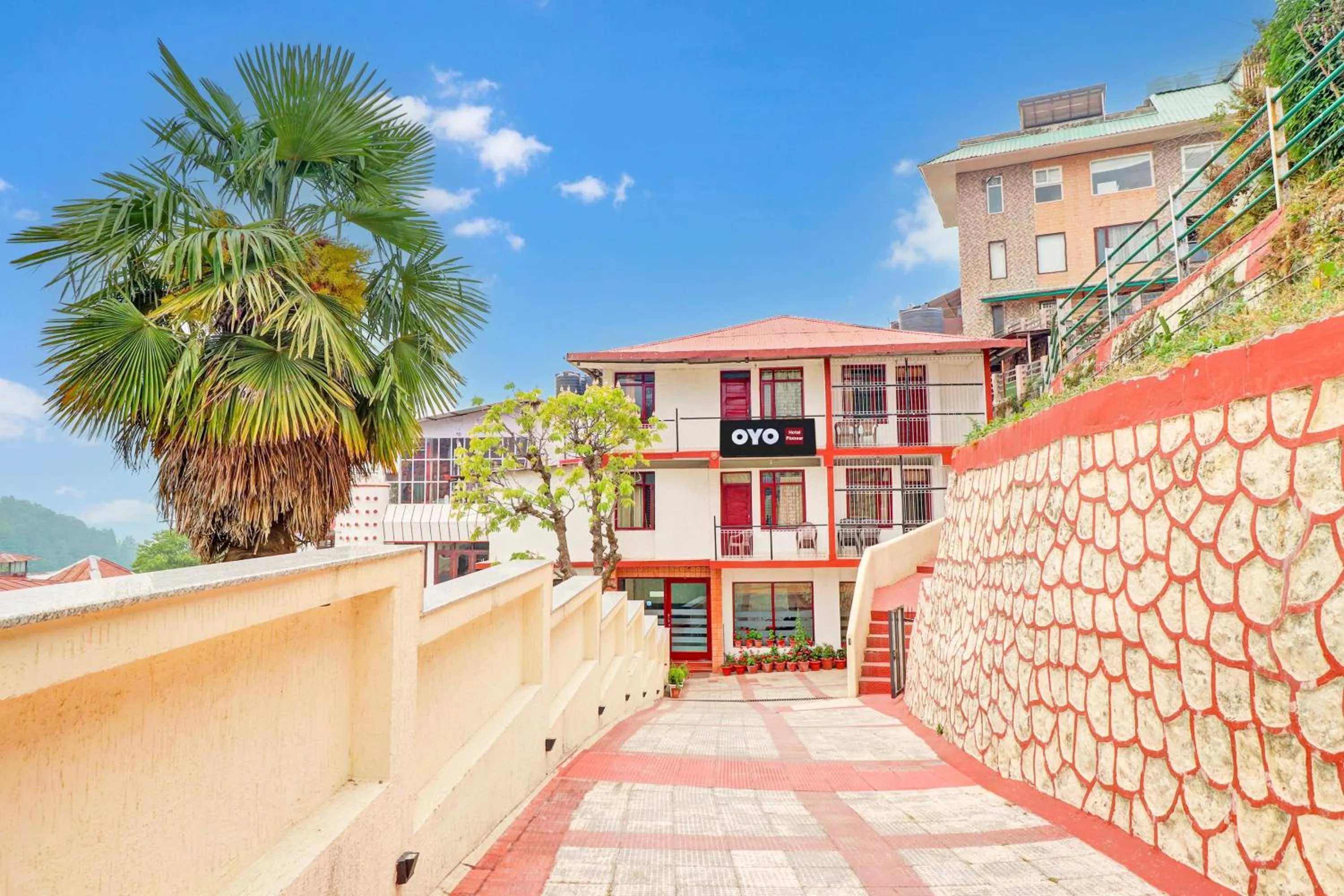 Facade/entrance in Super Collection O Pioneer