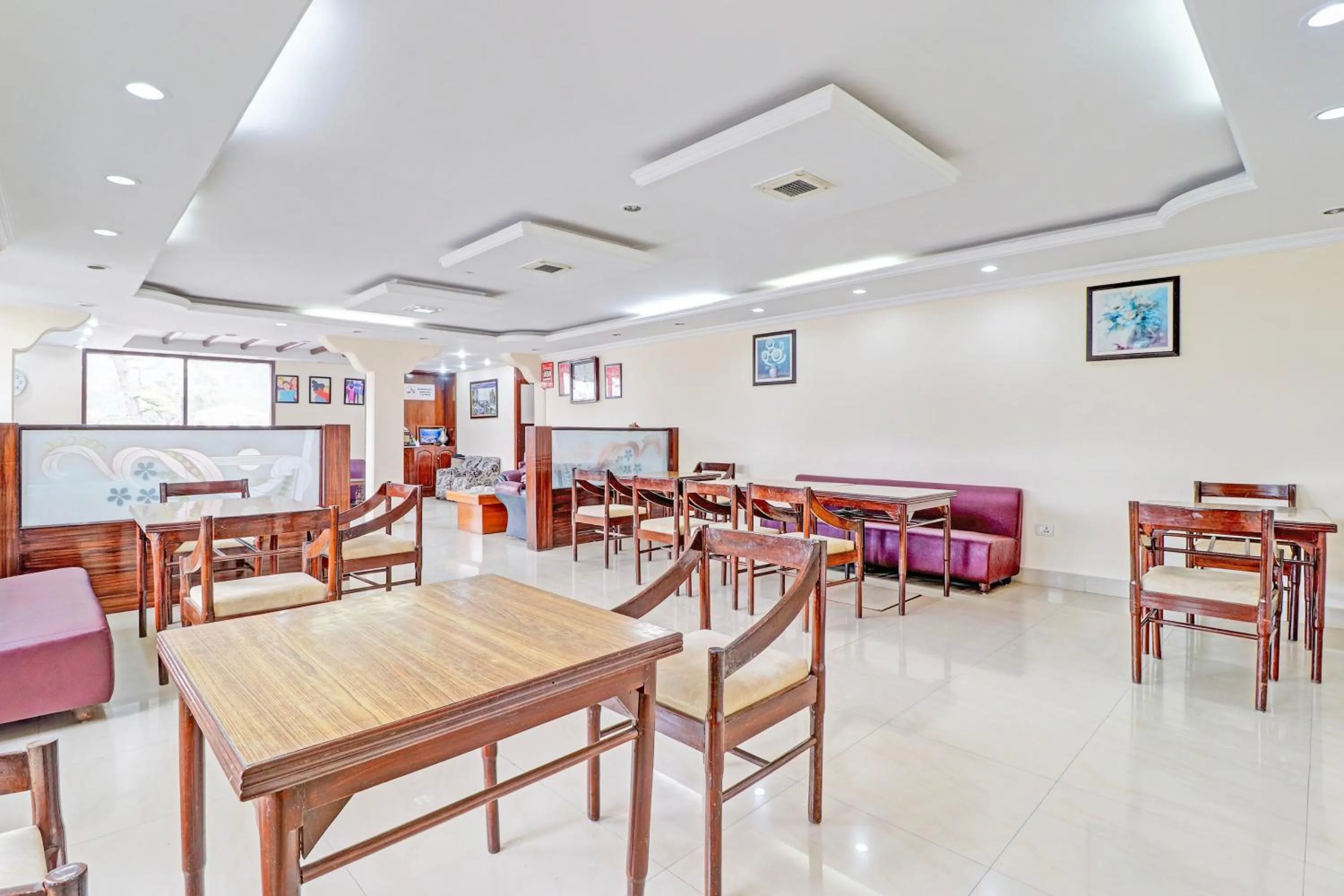 Restaurant/places to eat in Super Collection O Pioneer