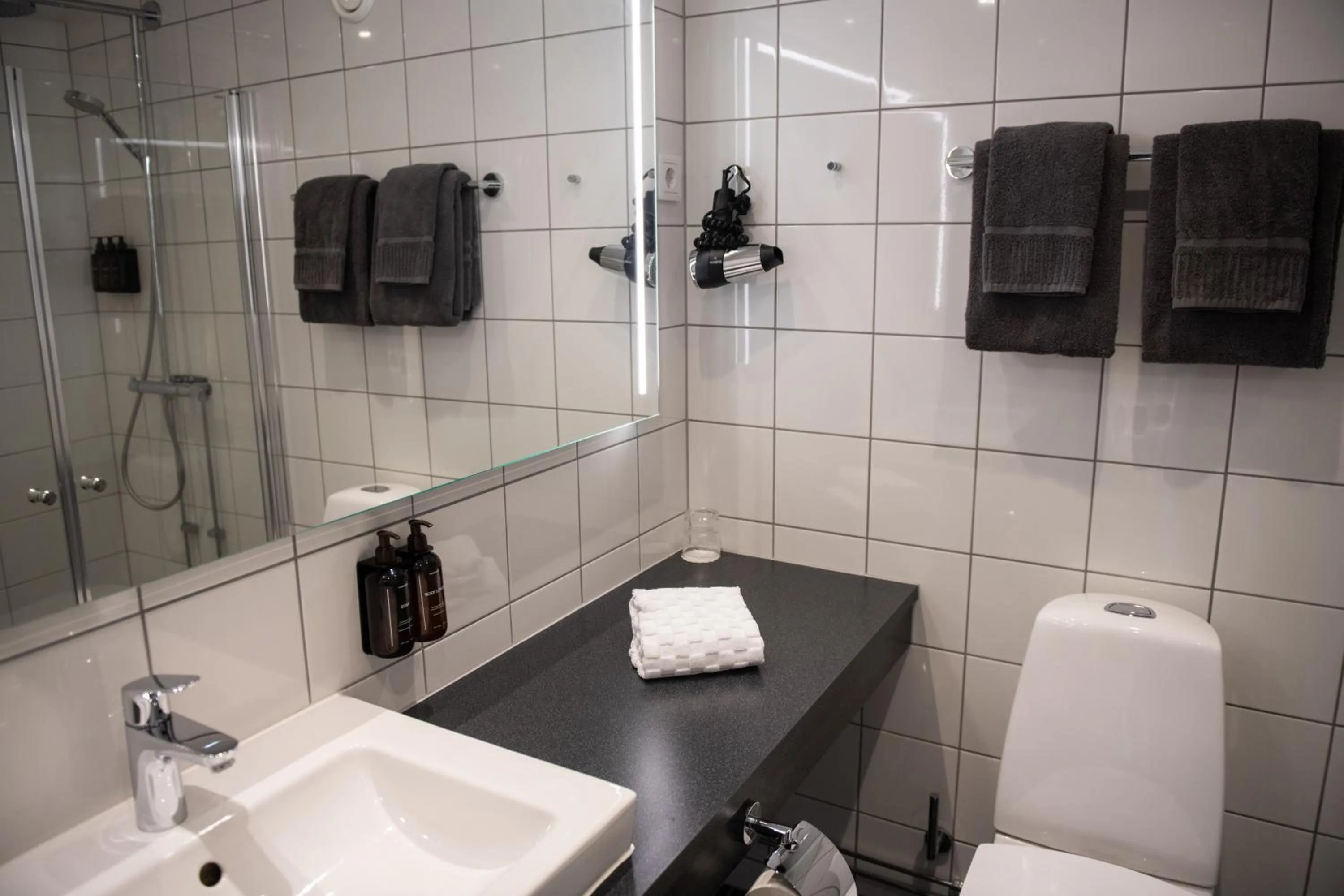 Shower in Home Hotel Uman