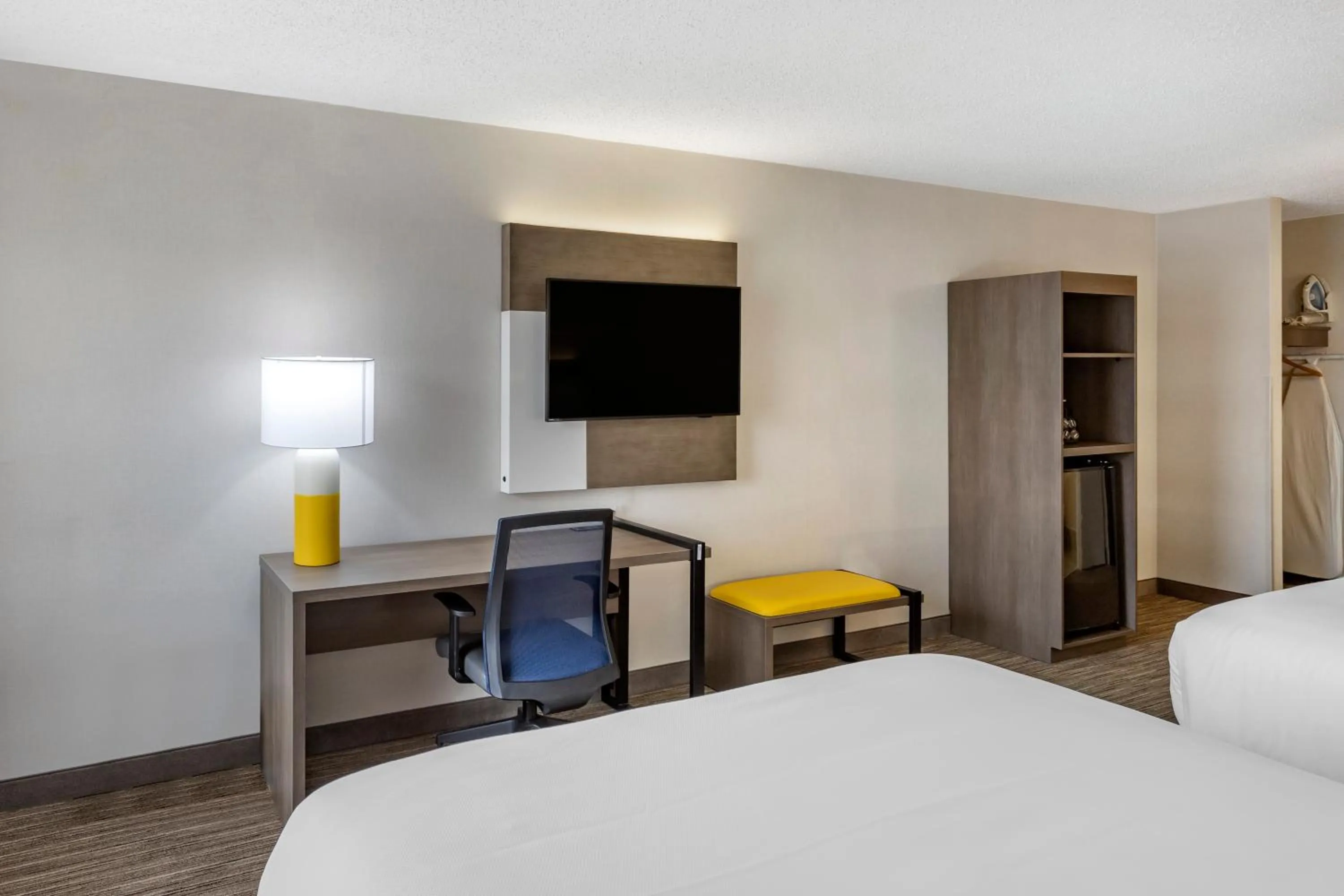 TV and multimedia, Bed in Comfort Inn Paramus - Hackensack