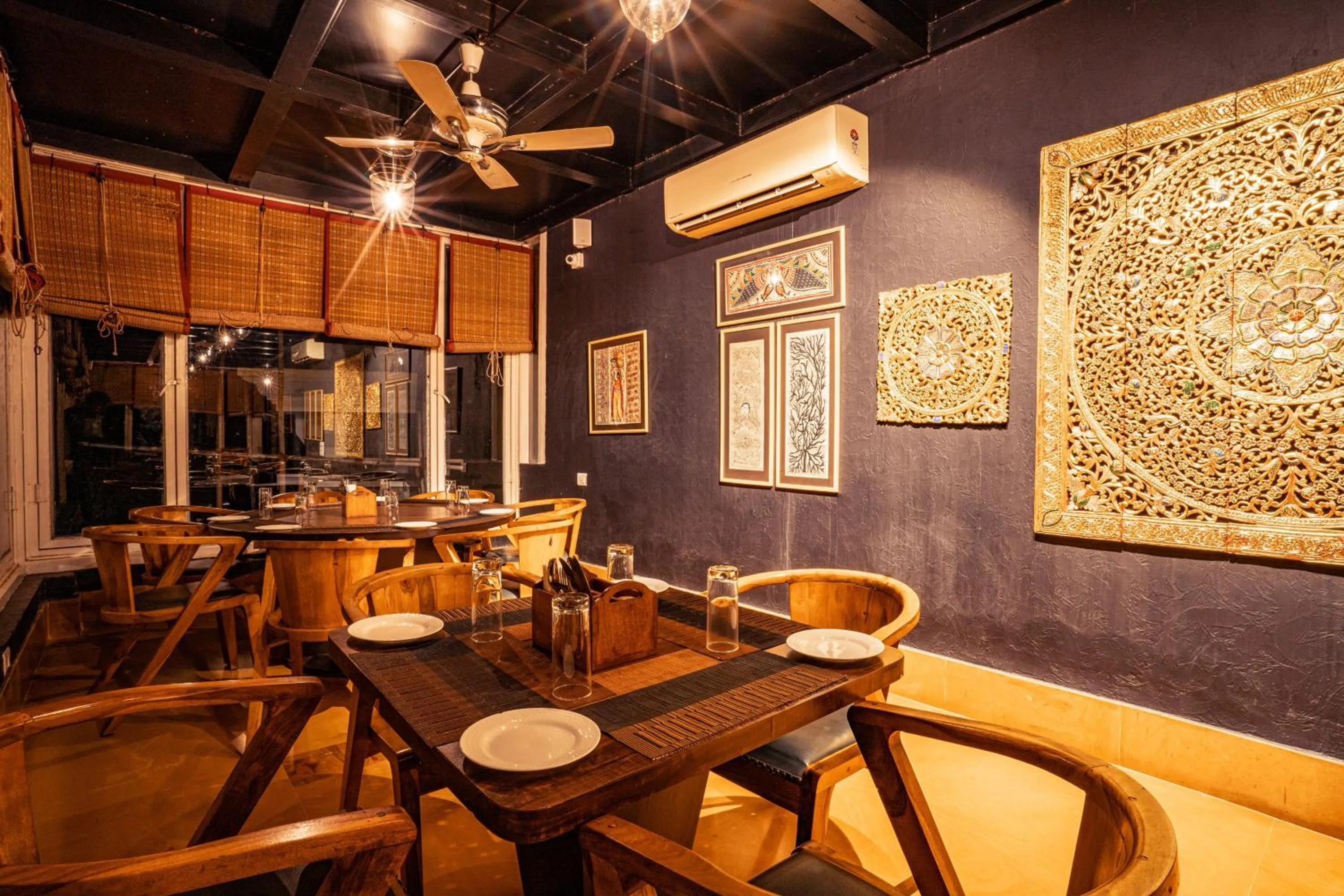 Restaurant/places to eat in Tripli Hotels Shiv Villas