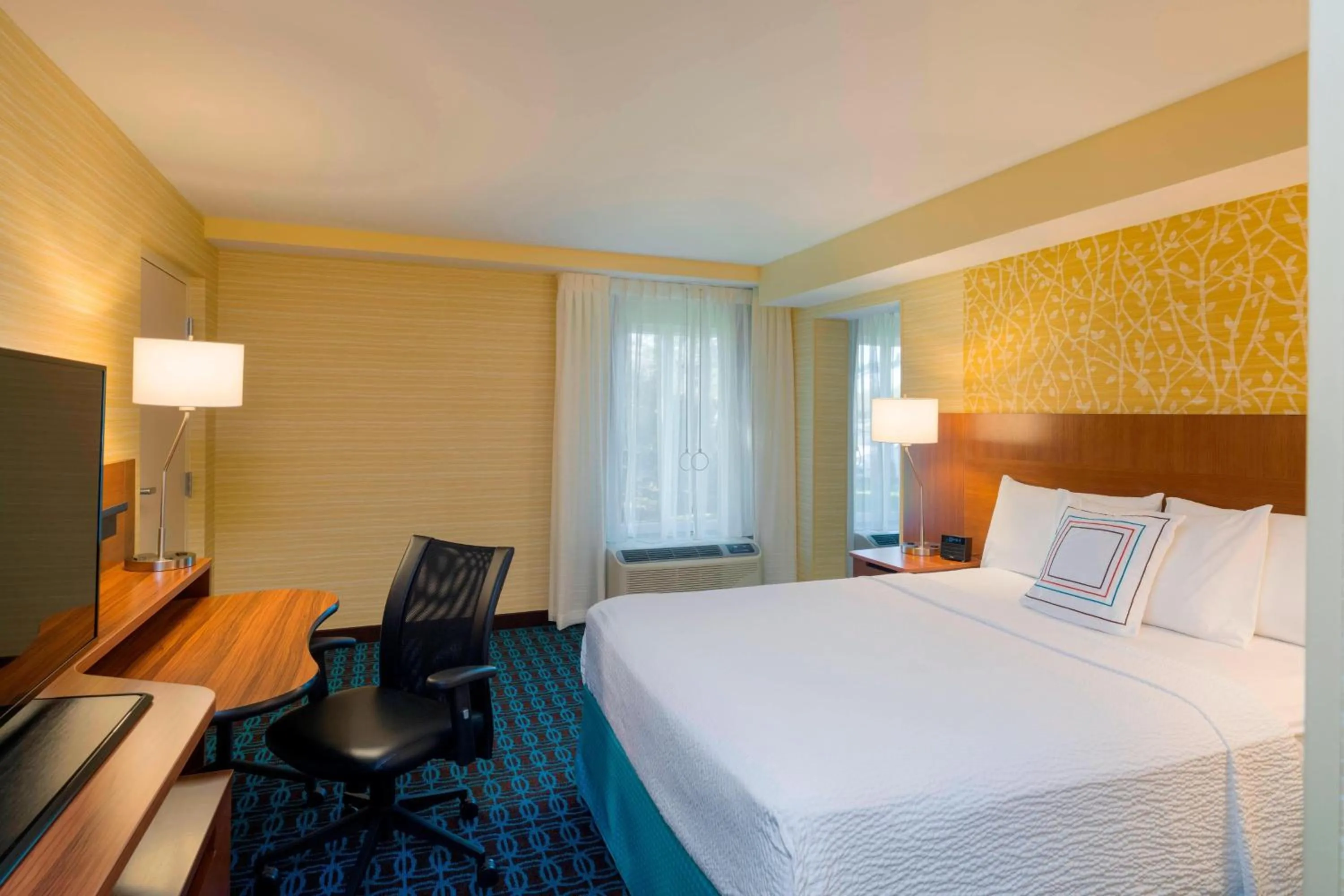 Photo of the whole room, Bed in Fairfield Inn & Suites by Marriott Paramus