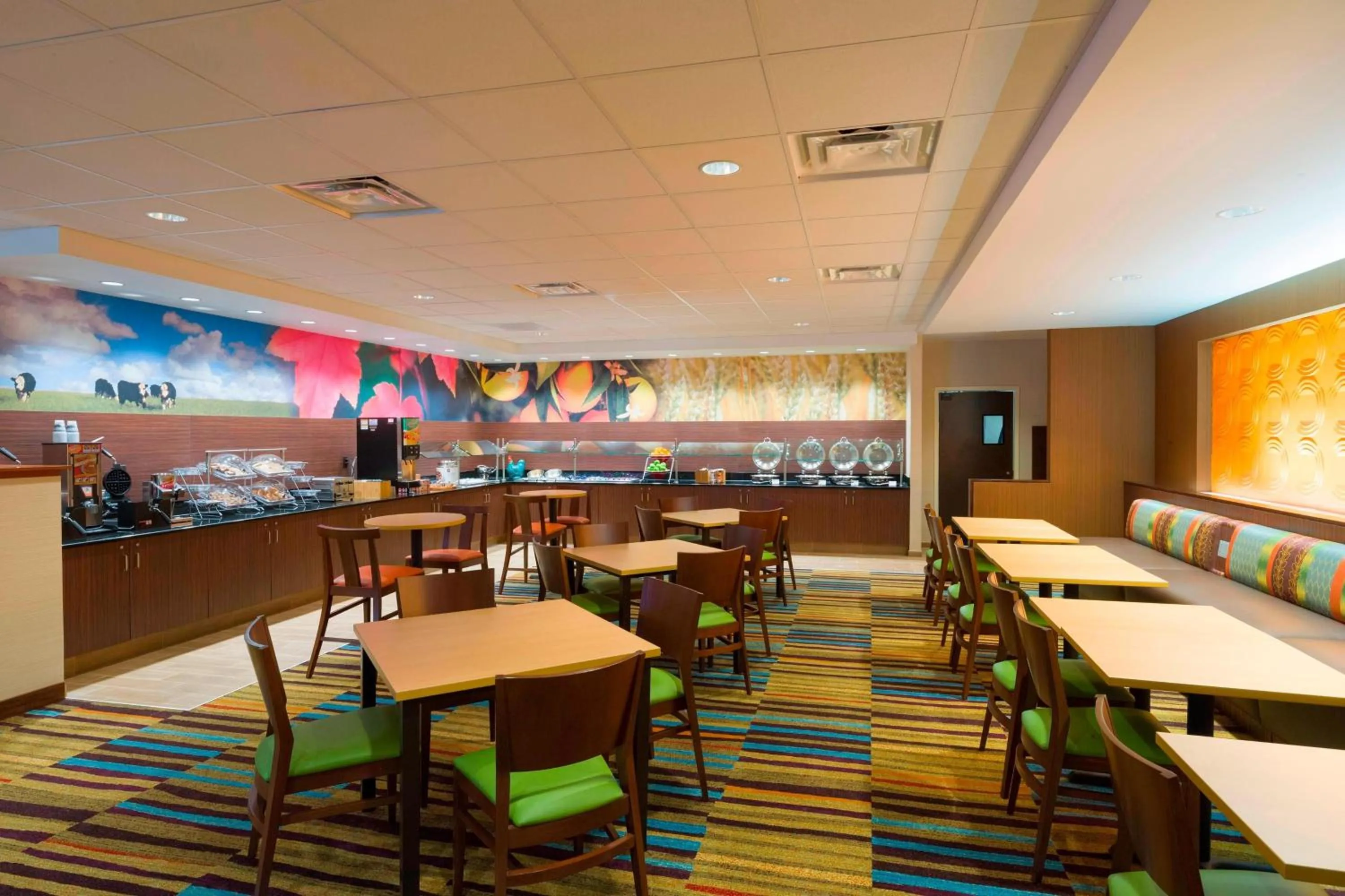 Breakfast in Fairfield Inn & Suites by Marriott Paramus