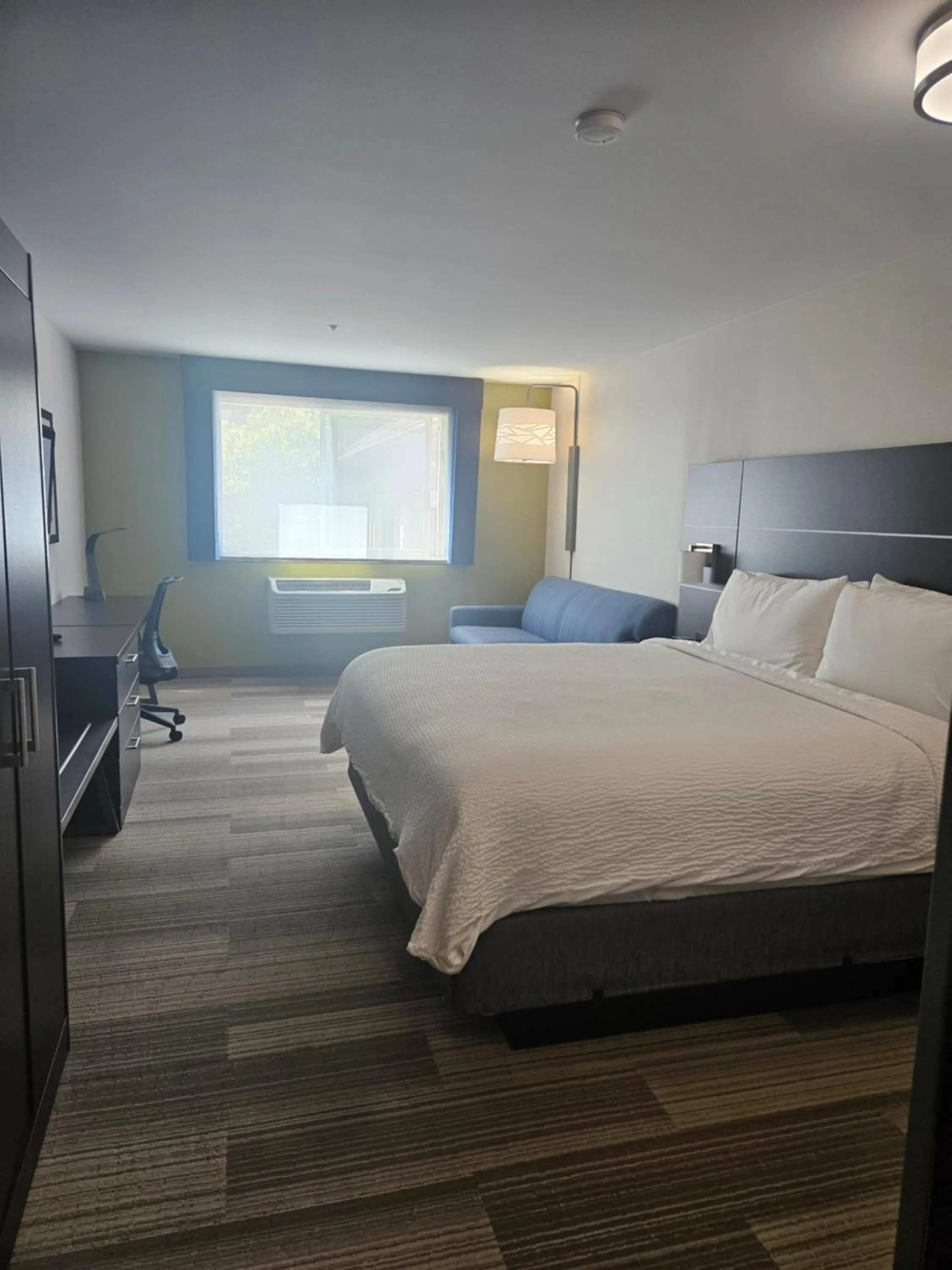 Bed in Holiday Inn Express Hotels & Suites Burlington by IHG
