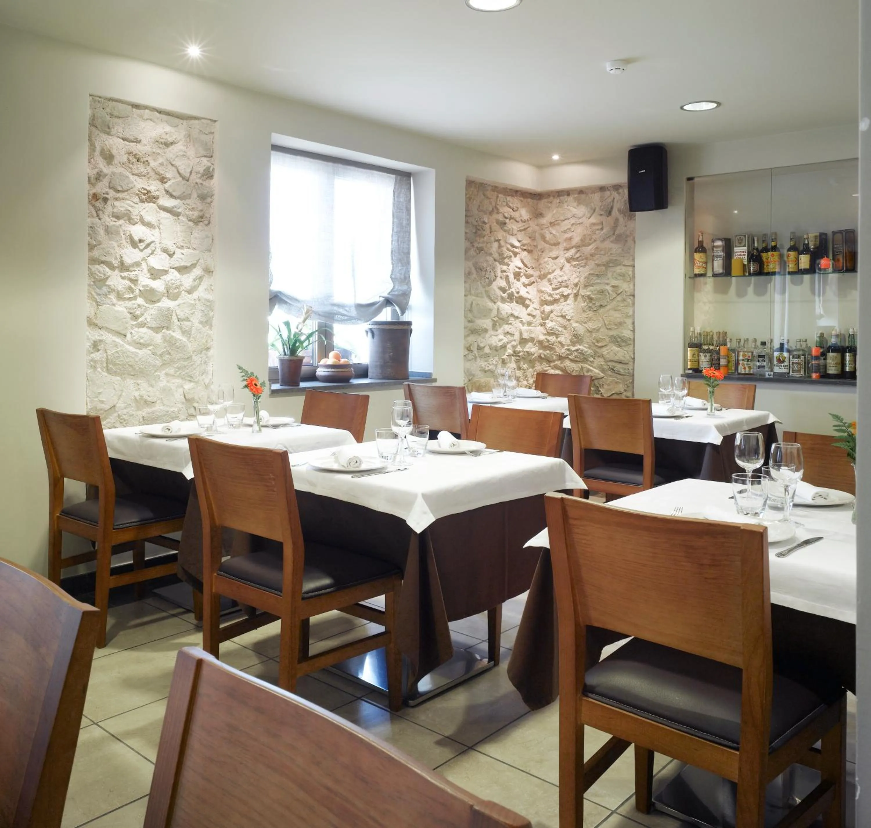 Restaurant/places to eat in Hotel Venta Baños