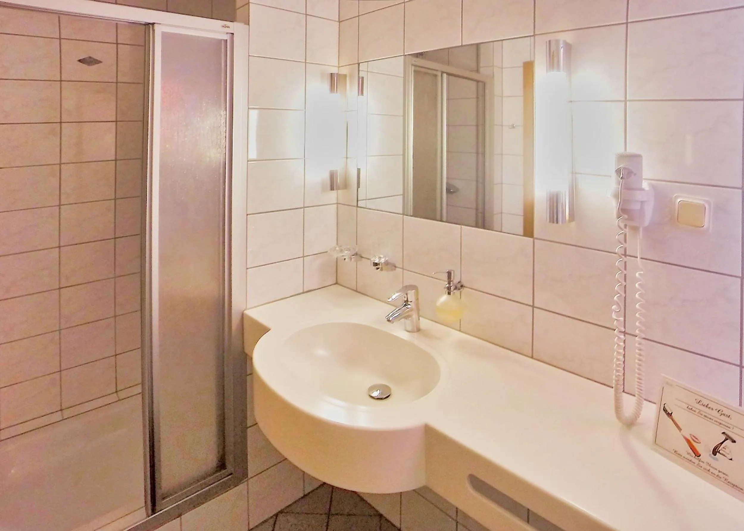 Shower in Hotel Maurer