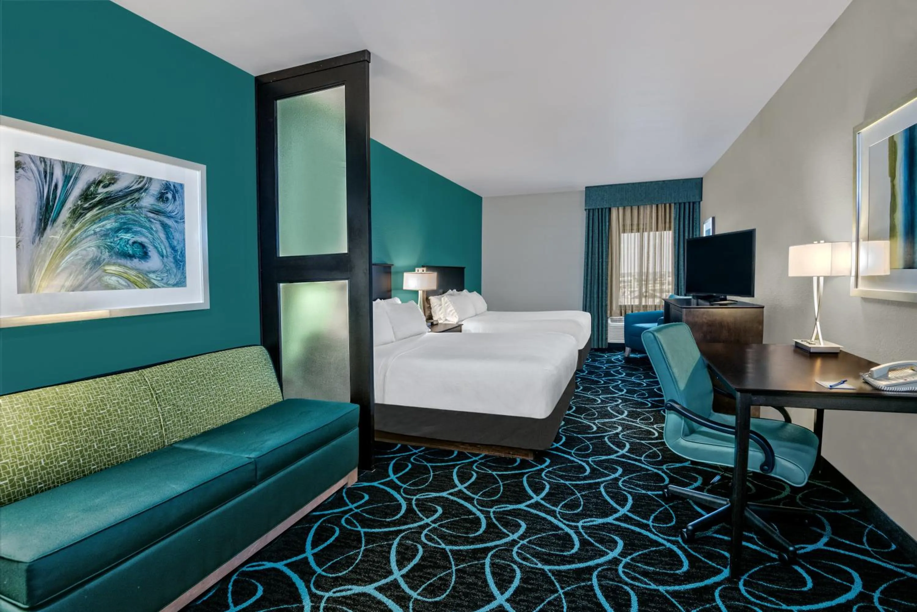 Photo of the whole room, Bed in Holiday Inn Express Hotel and Suites Fort Worth/I-20