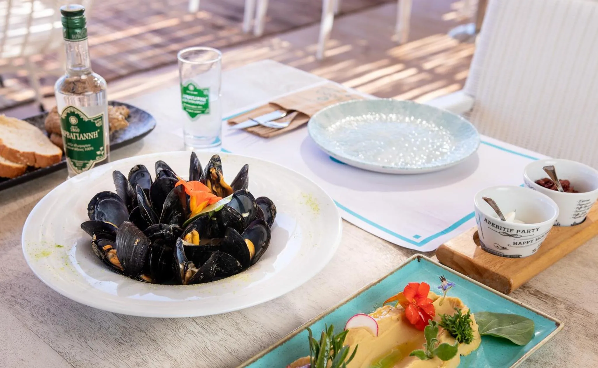 Restaurant/places to eat in Yianna Caravel Suites "by Checkin" adults only