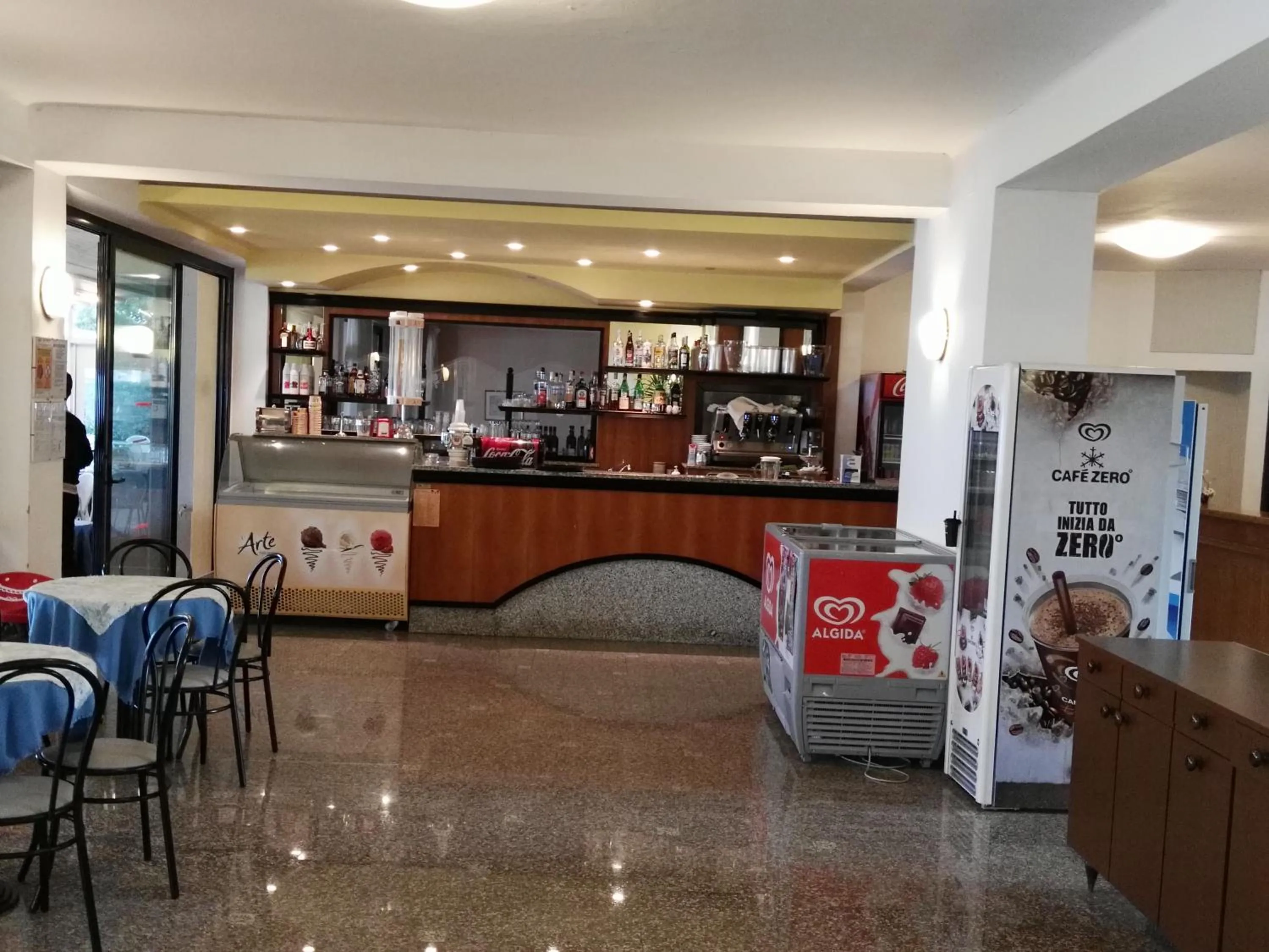 Property building in Hotel La Romantica