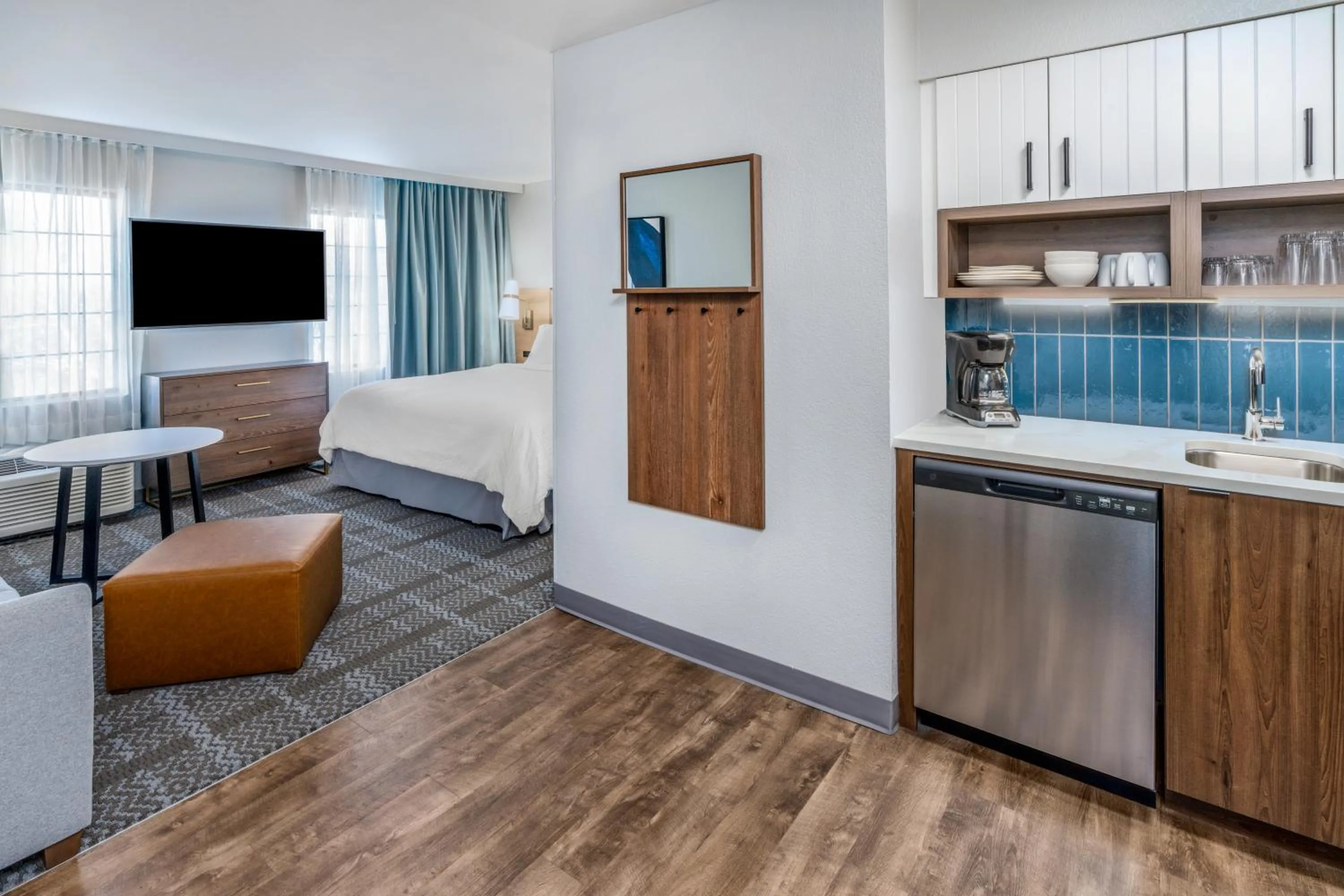 Photo of the whole room, Bed in Staybridge Suites Denver - Cherry Creek by IHG