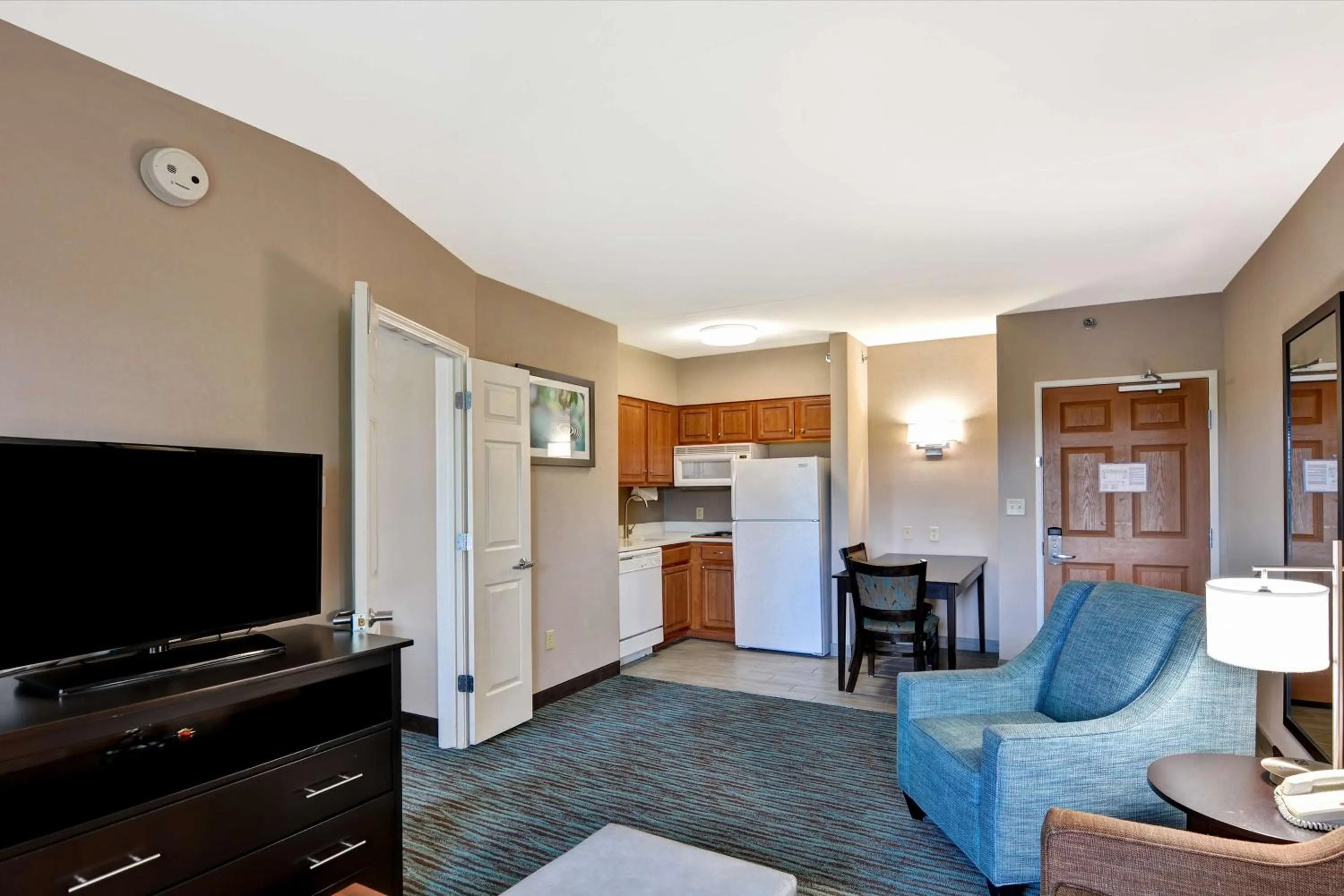 Bedroom in Homewood Suites by Hilton Aurora Naperville