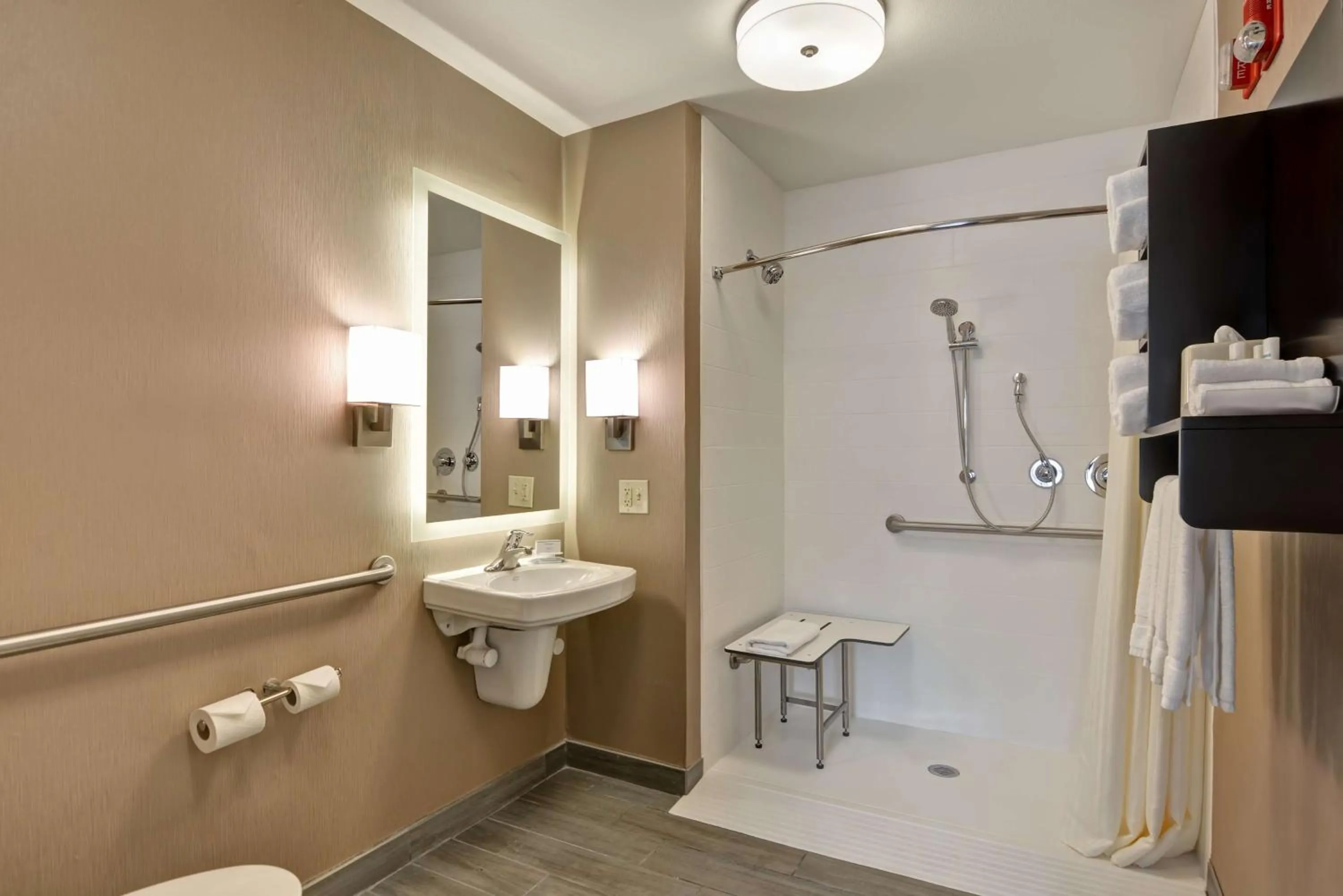 Bathroom in Homewood Suites by Hilton Aurora Naperville