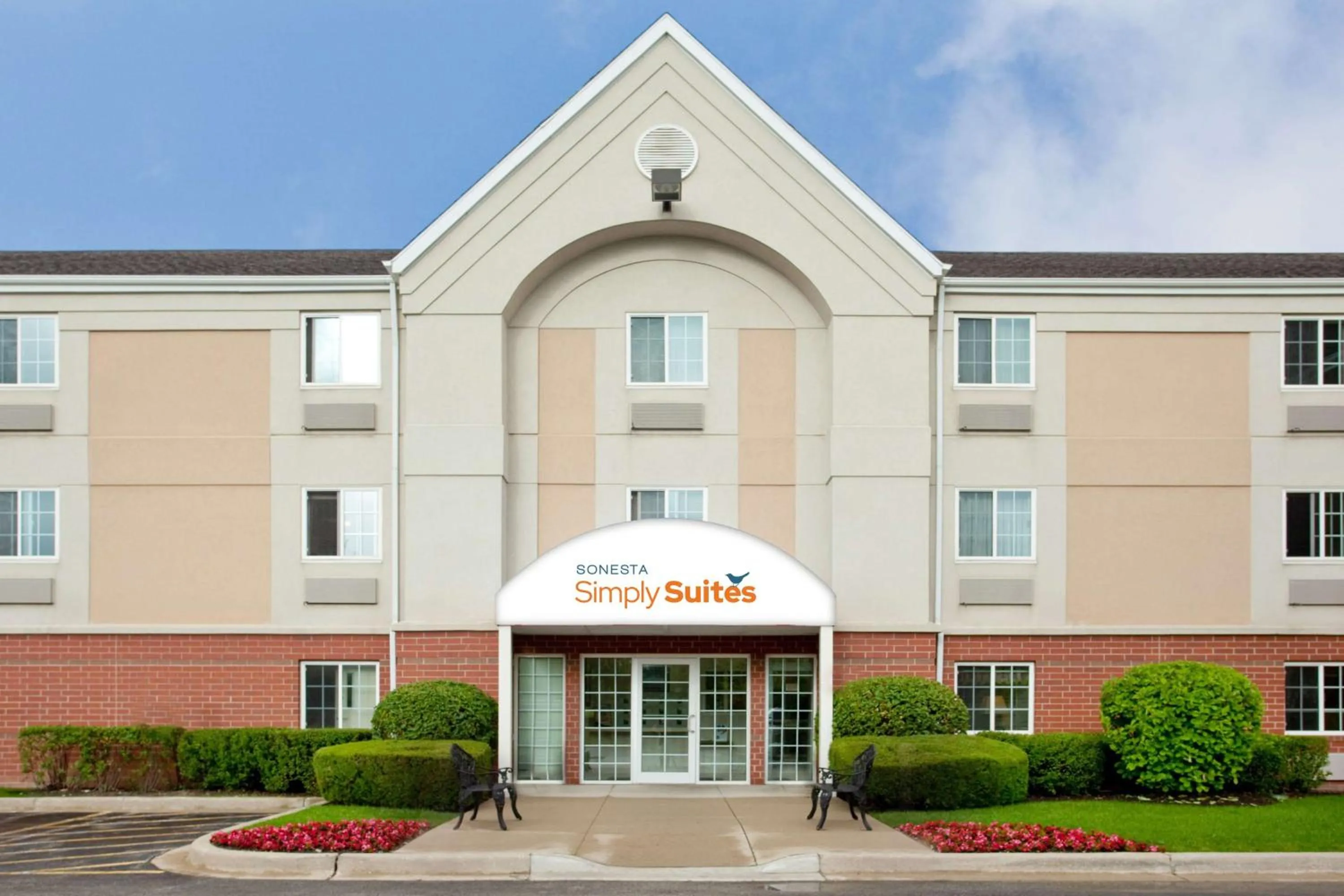 Property building in Sonesta Simply Suites Chicago Libertyville