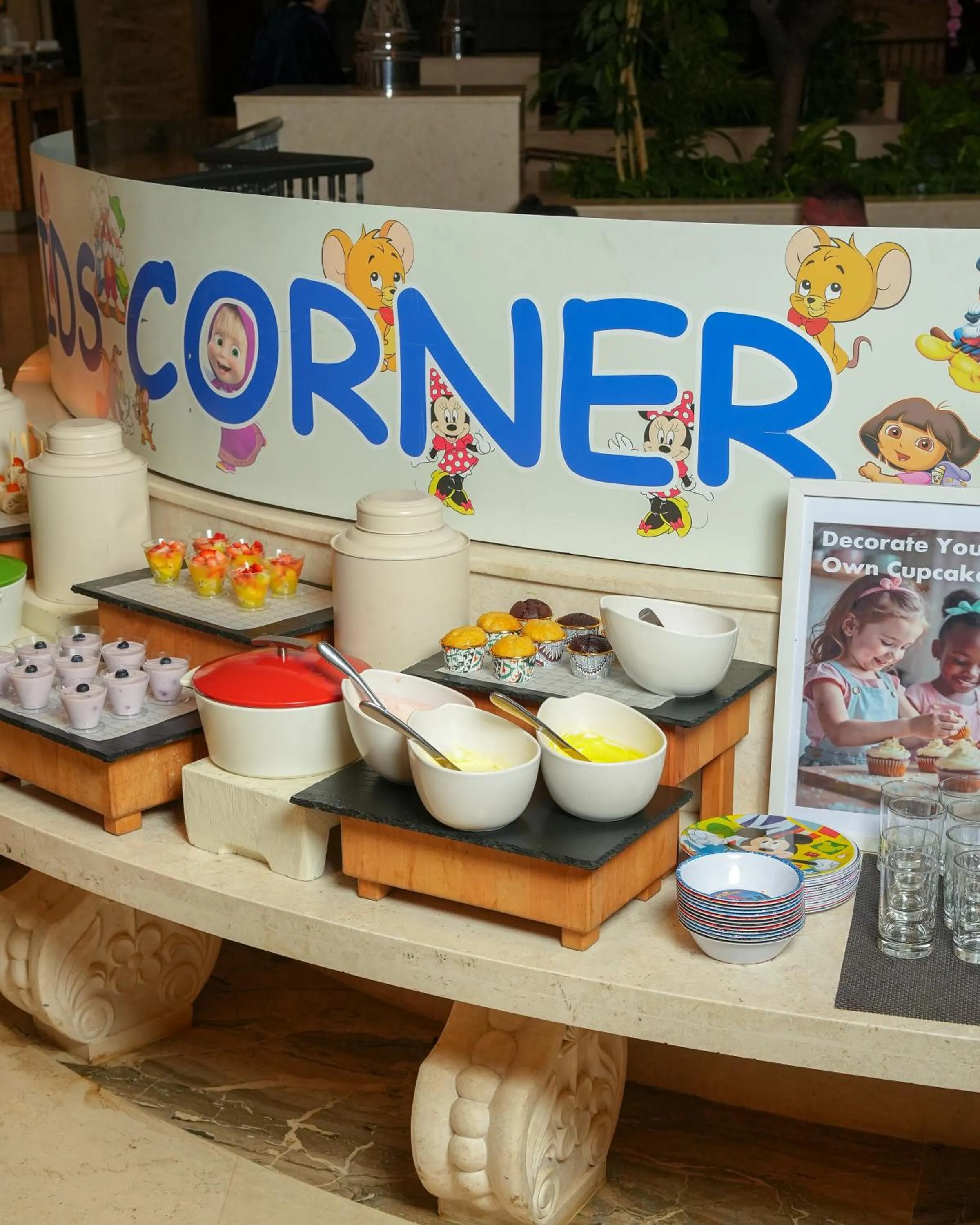 Food and drinks in Sheraton Oman Hotel