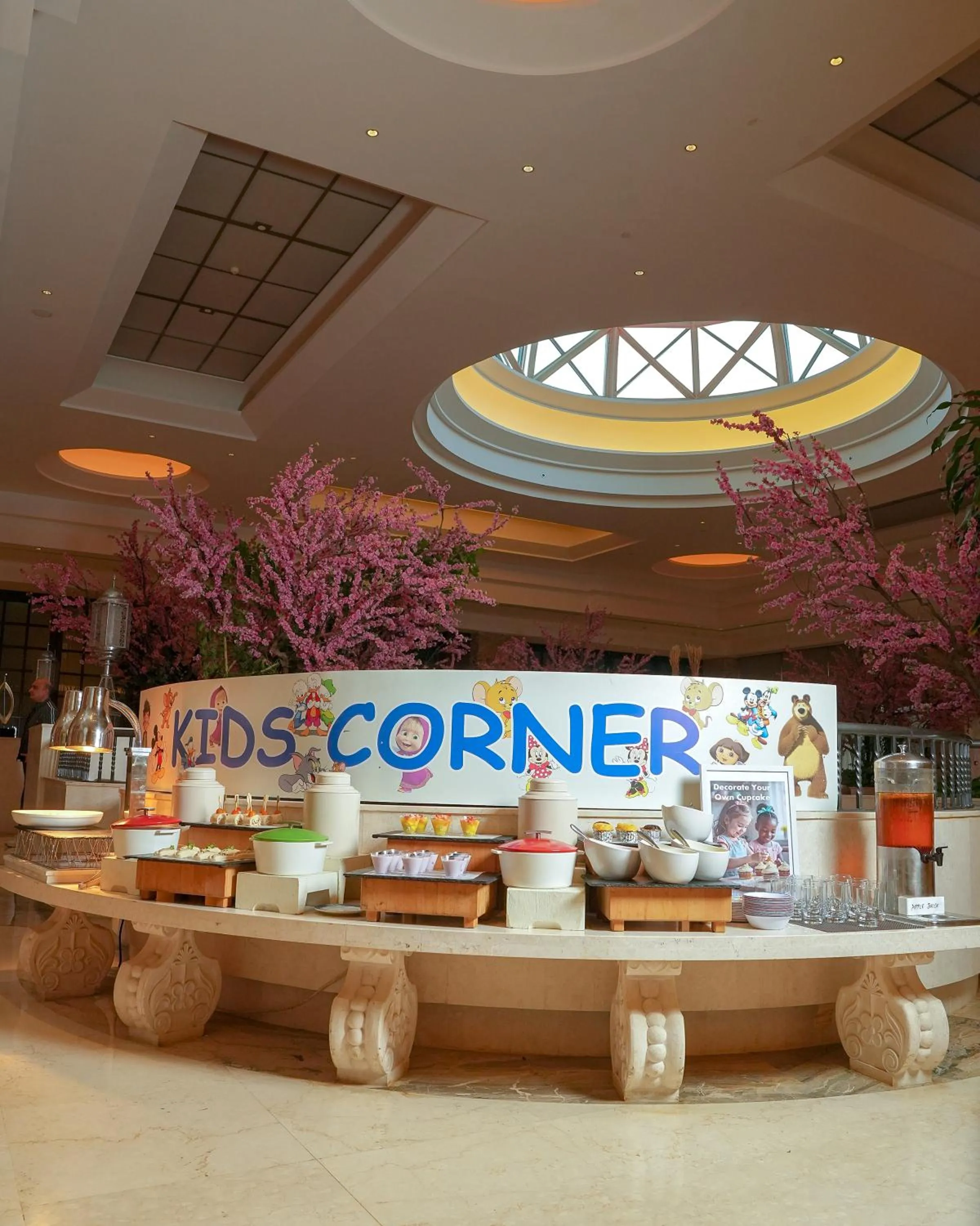 Food and drinks in Sheraton Oman Hotel