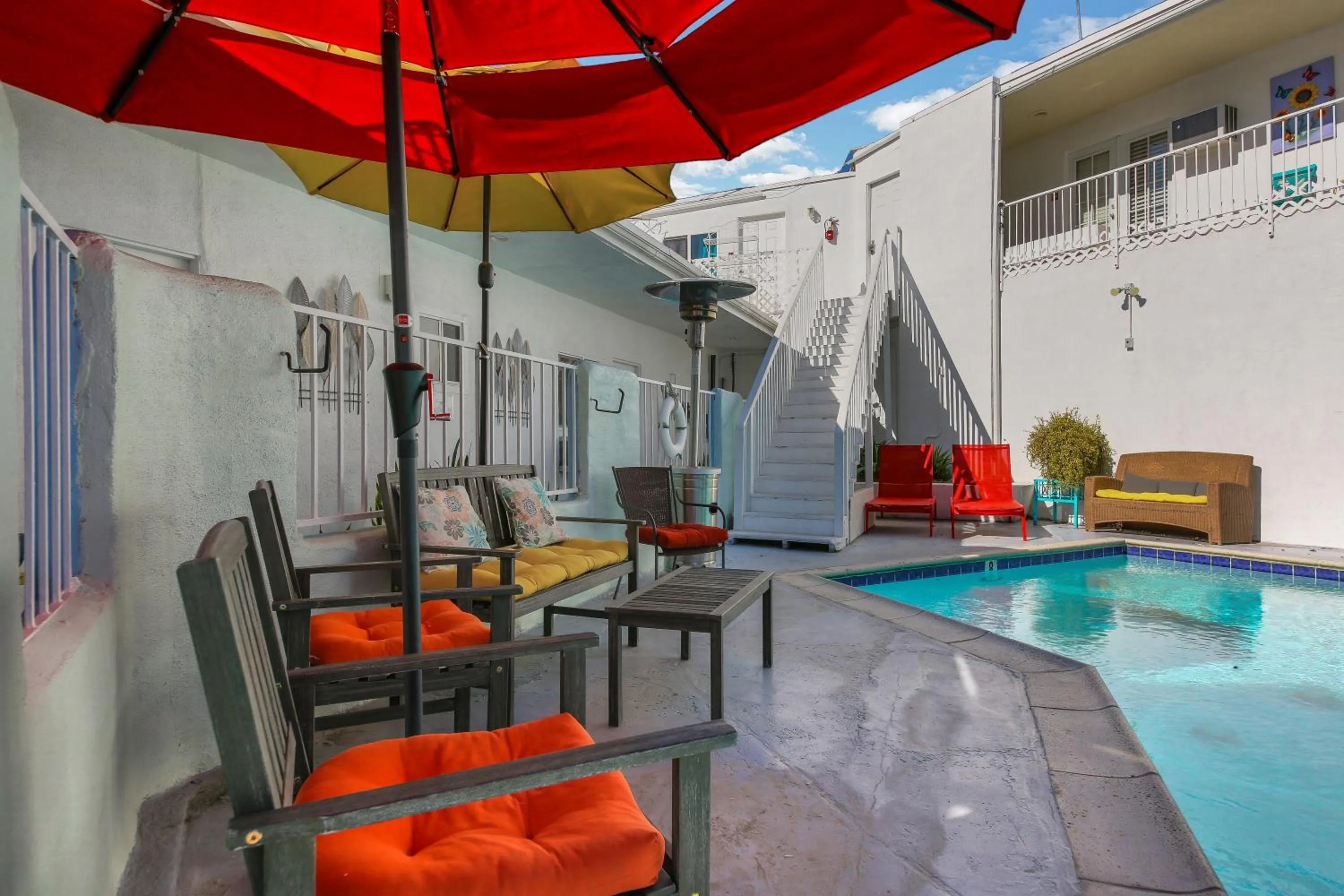 Swimming pool in Inn at Palm Springs