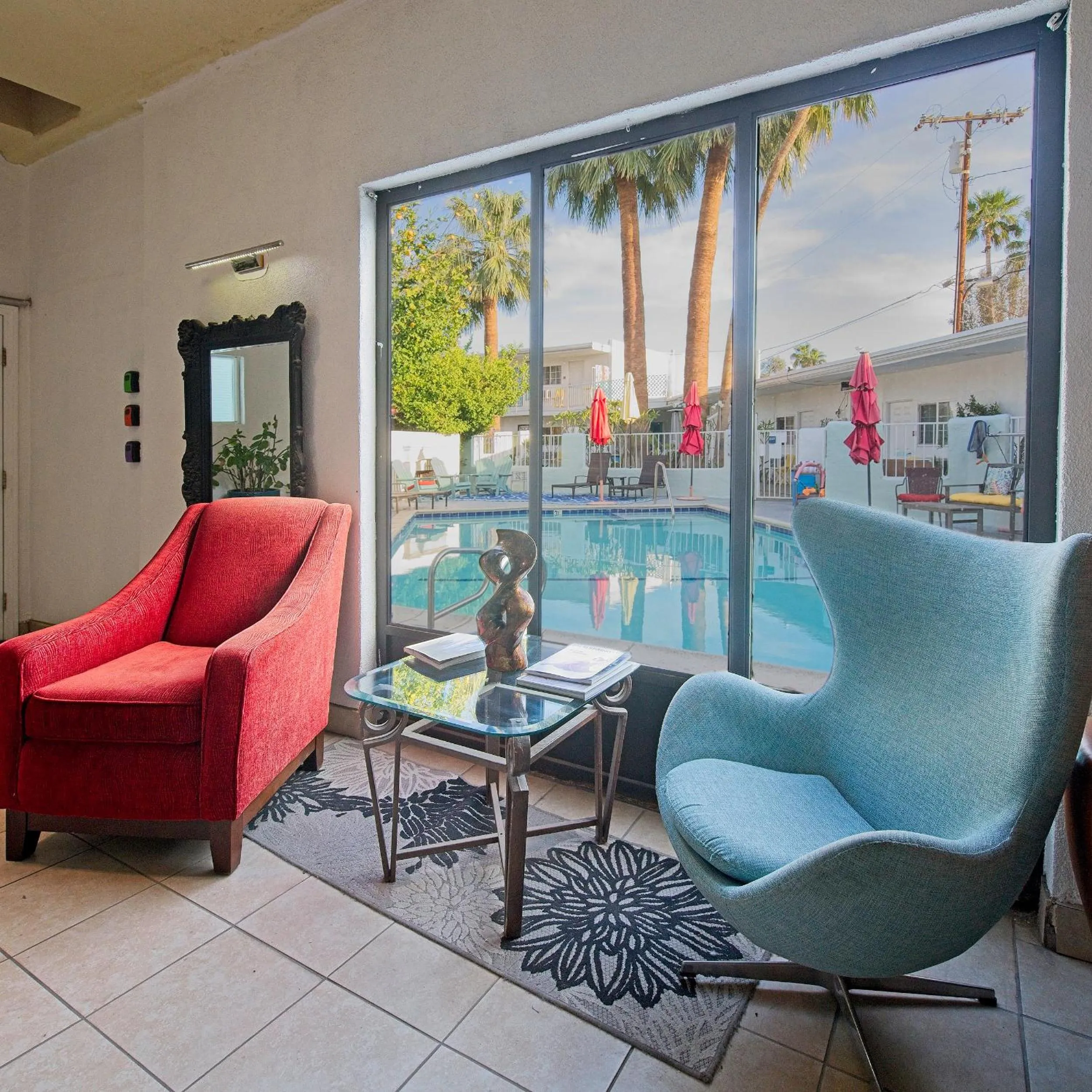 Swimming pool in Inn at Palm Springs