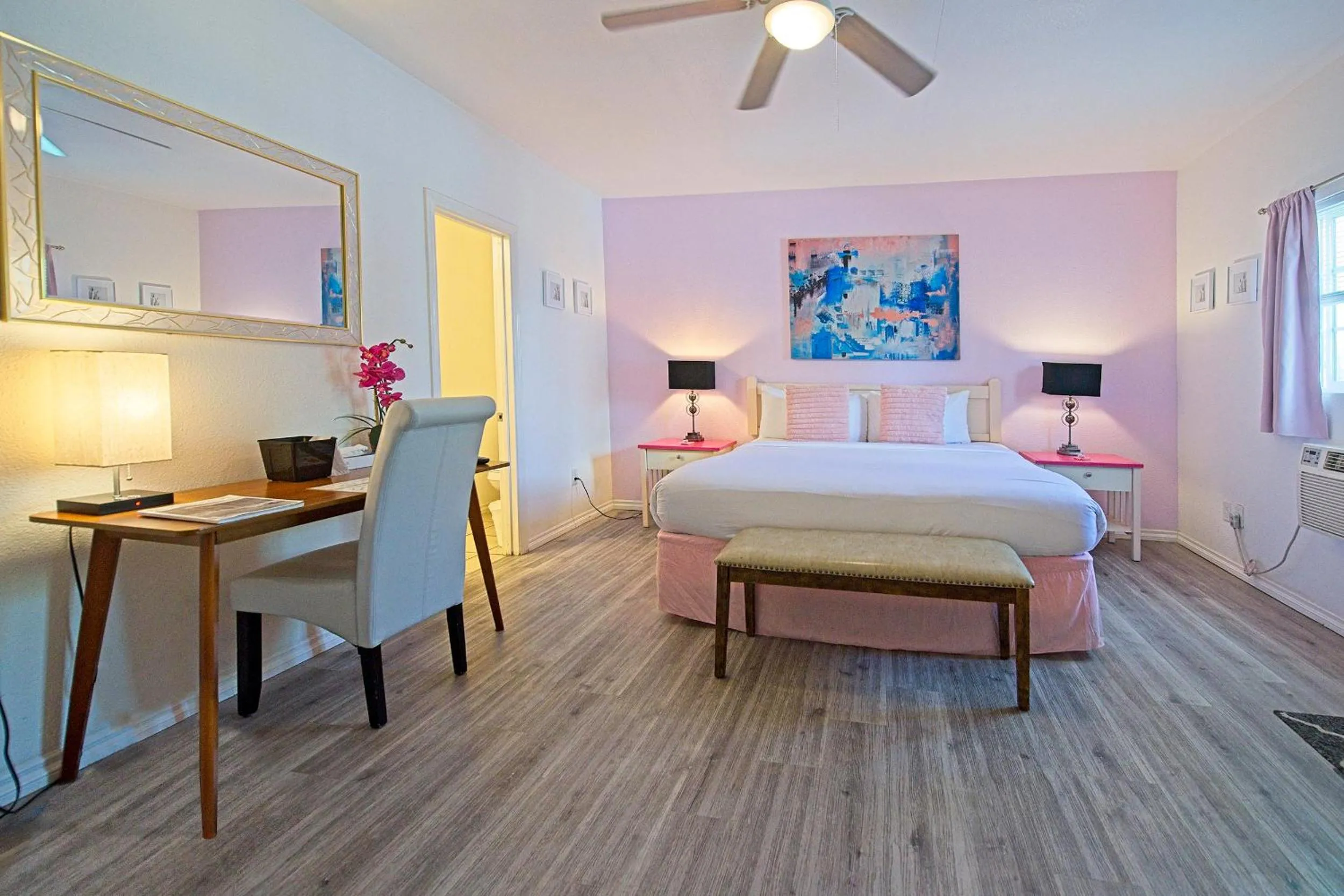 Bedroom, Bed in Inn at Palm Springs