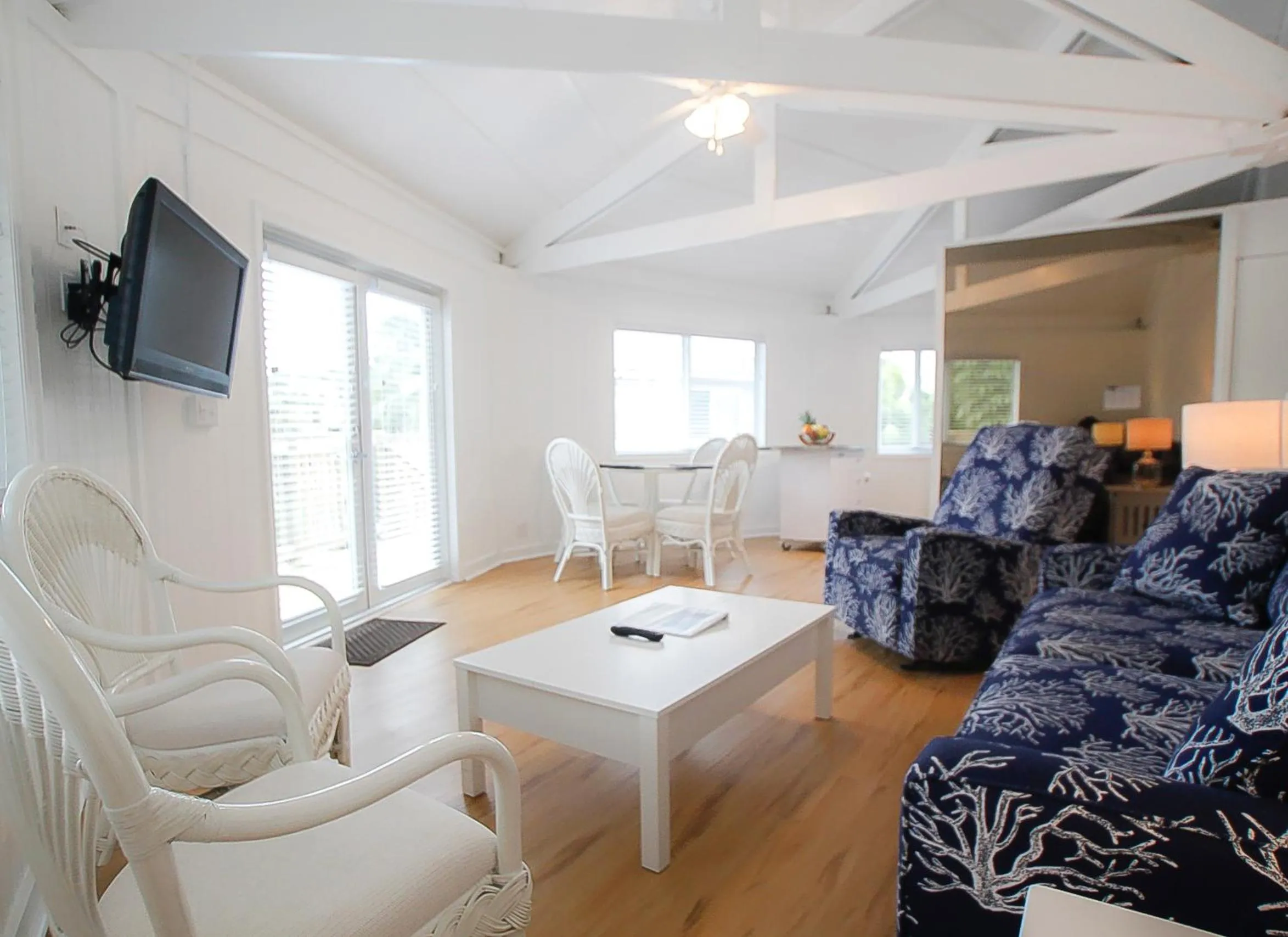 TV and multimedia in Topsider Resort