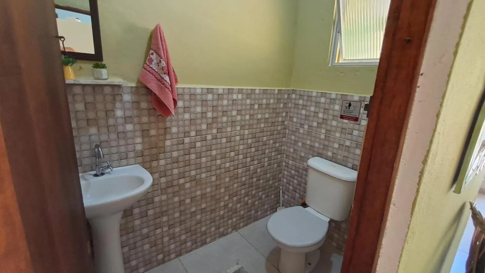 Toilet in Suítes Cantinho do Sossego Ubatuba