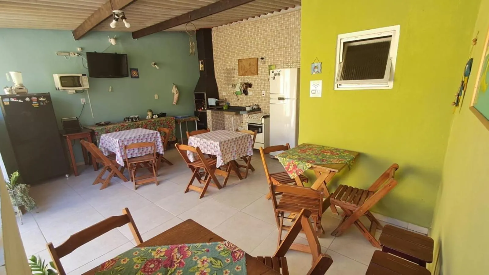 Communal lounge/ TV room in Suítes Cantinho do Sossego Ubatuba