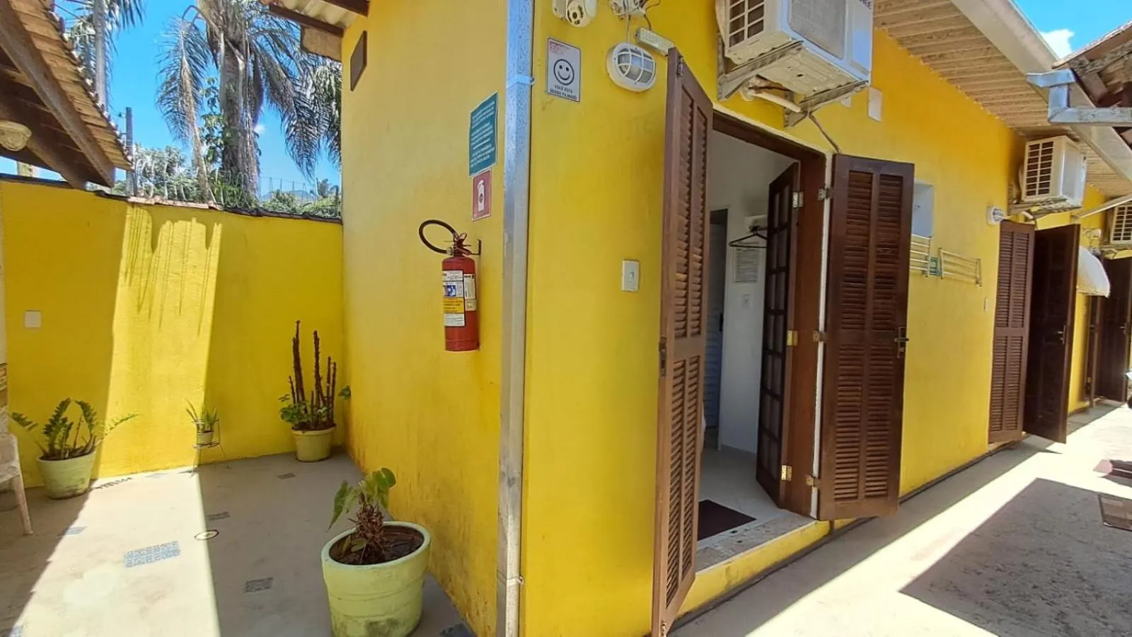 Photo of the whole room in Suítes Cantinho do Sossego Ubatuba
