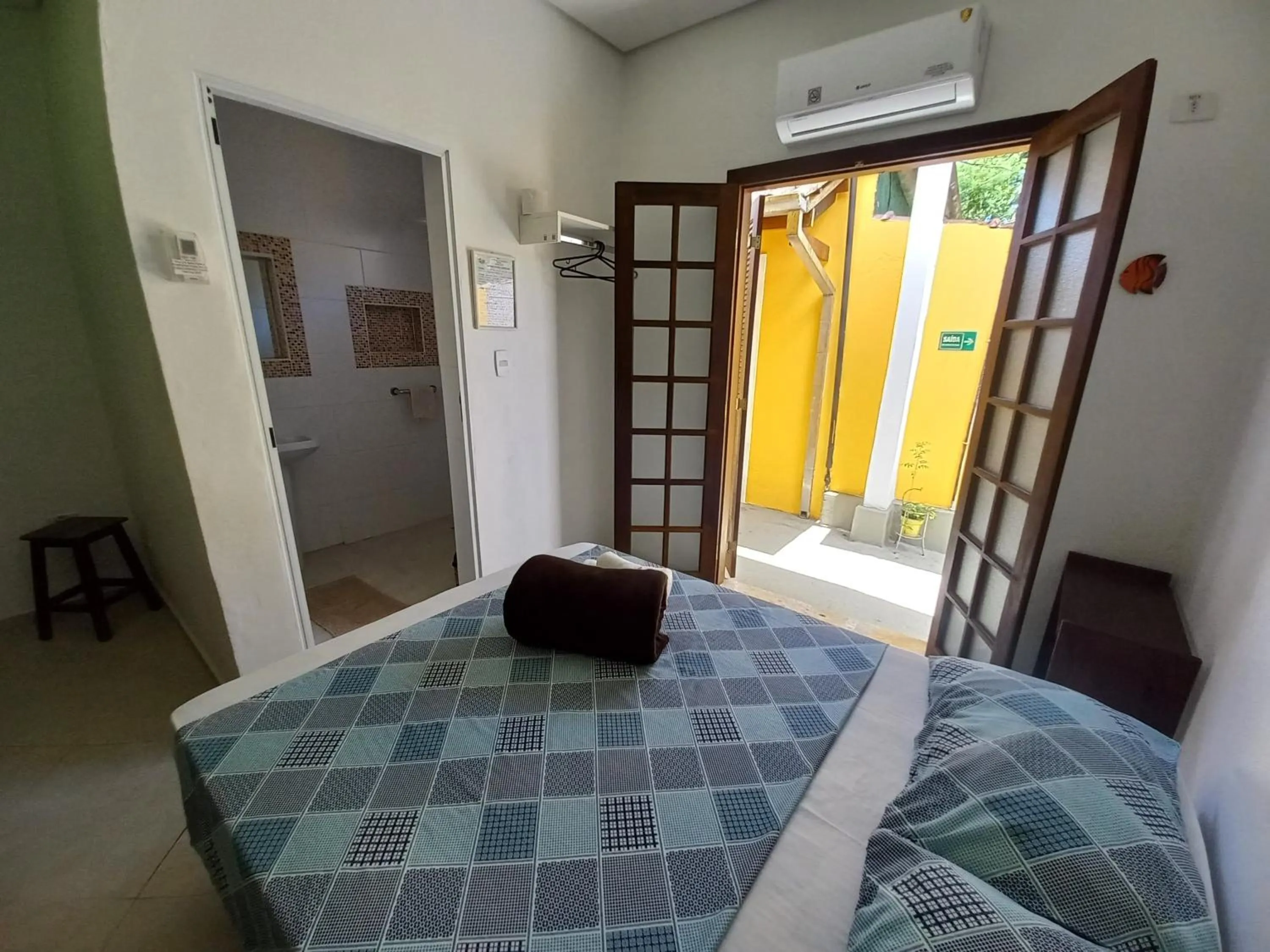 Photo of the whole room, Bed in Suítes Cantinho do Sossego Ubatuba