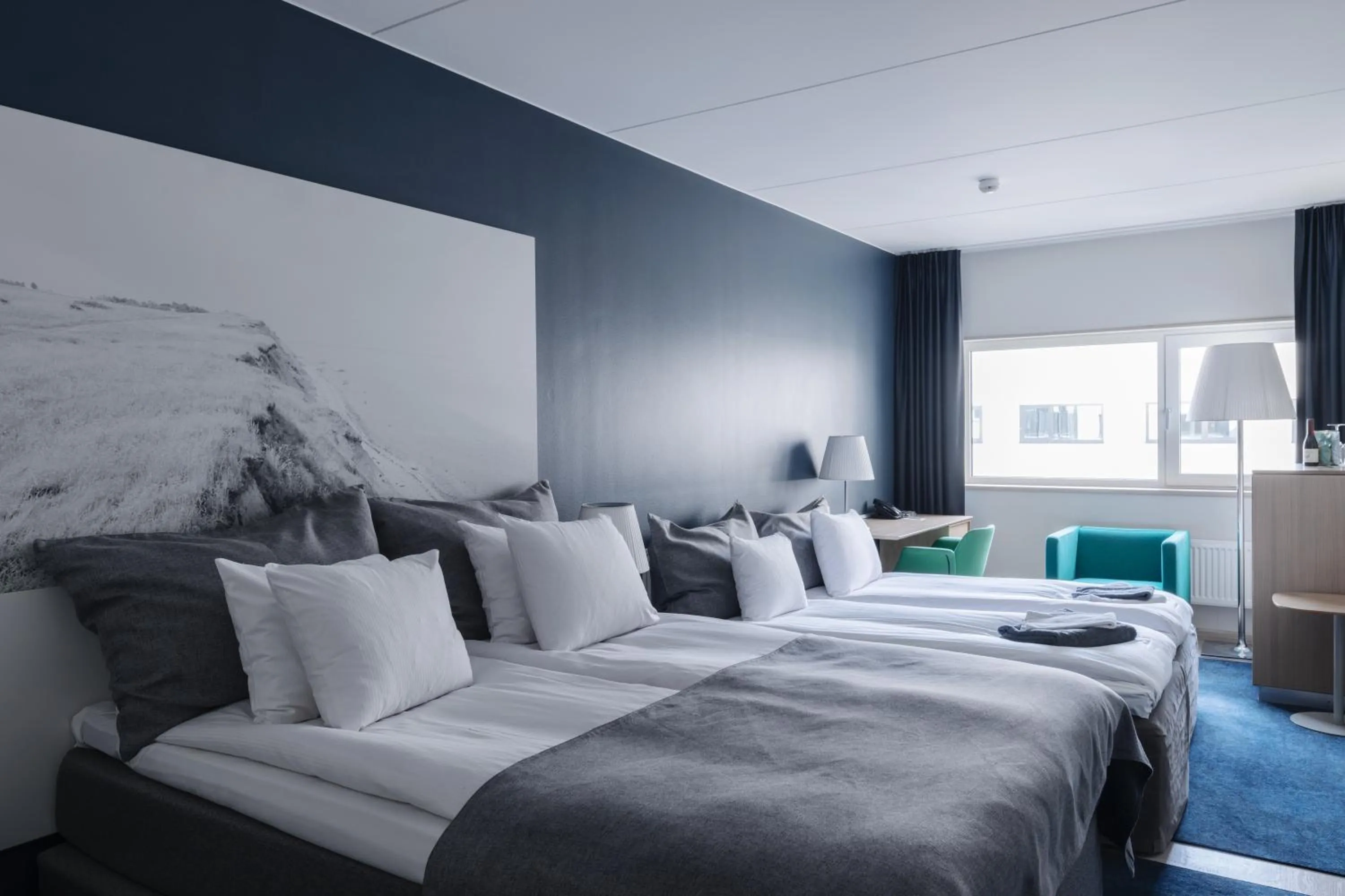 Family, Bed in Clarion Hotel Sign