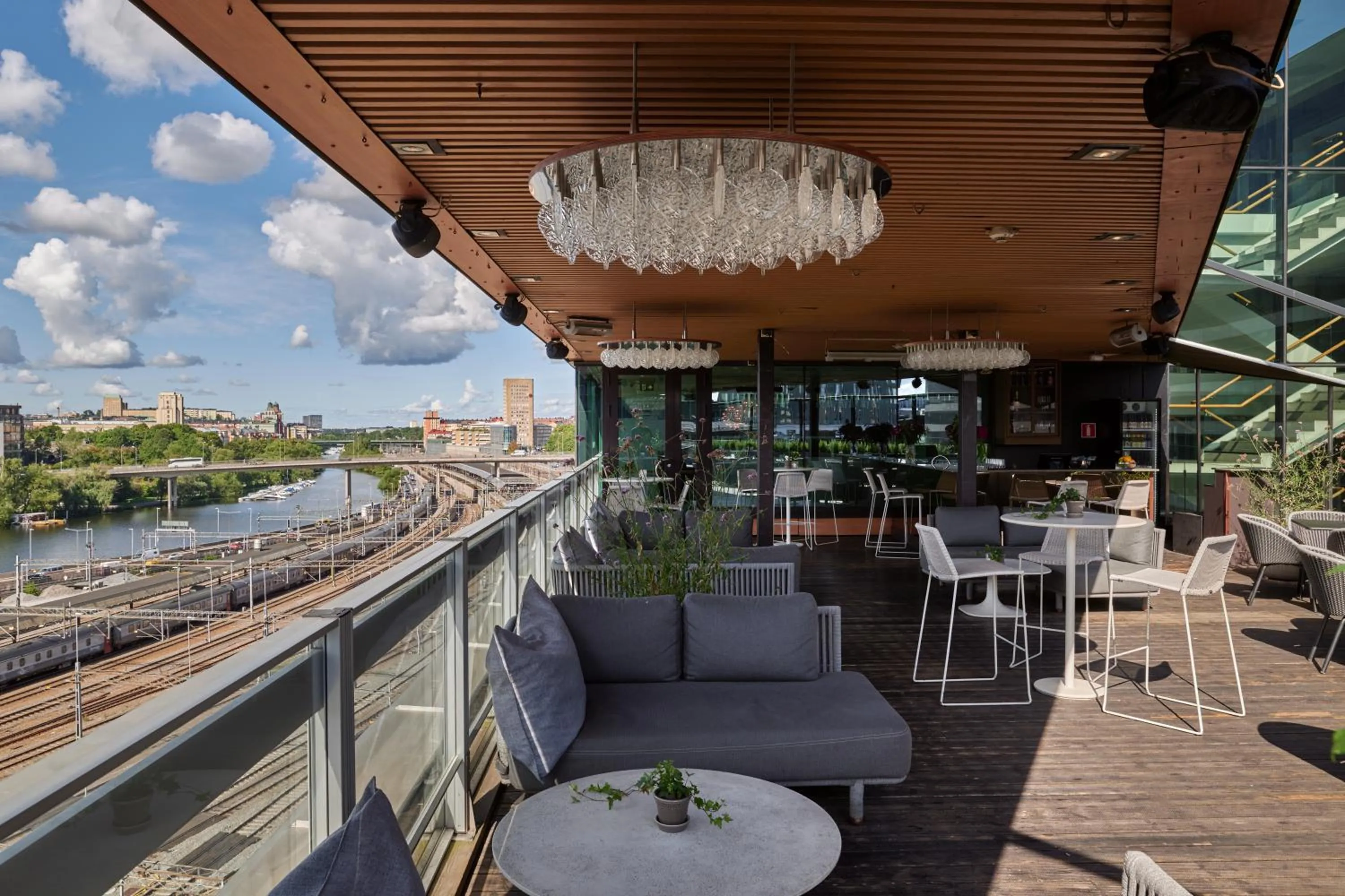 Restaurant/places to eat in Clarion Hotel Sign