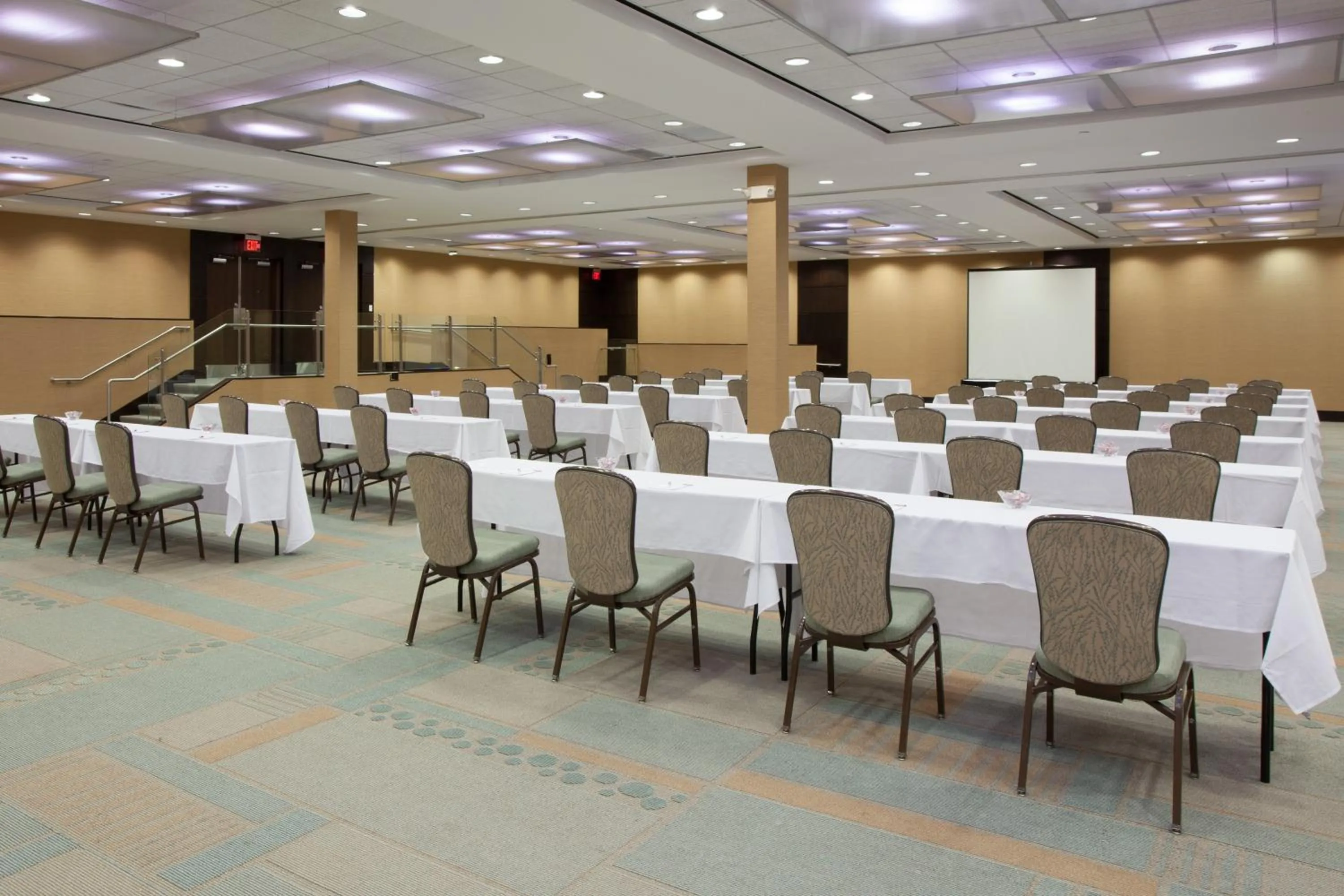 Meeting/conference room in Crowne Plaza Hotel Glen Ellyn/Lombard by IHG
