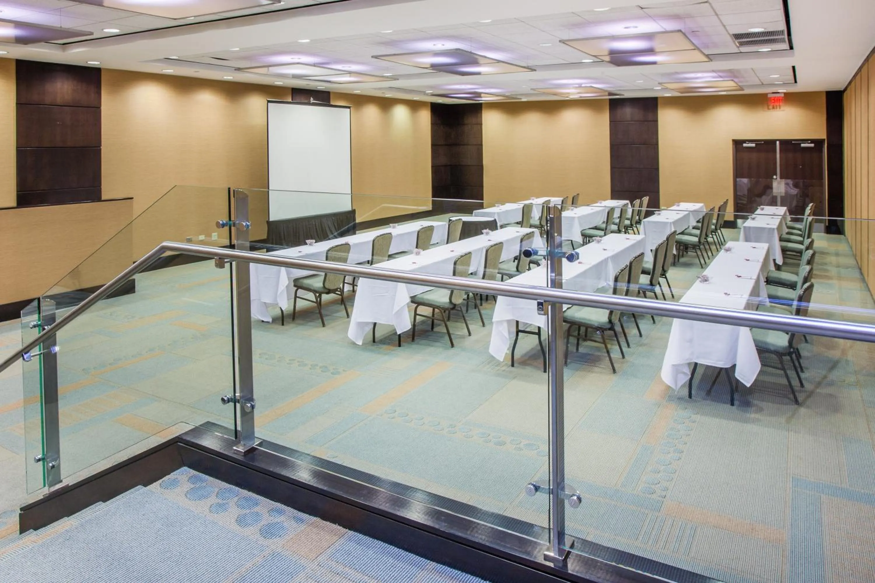 Meeting/conference room in Crowne Plaza Hotel Glen Ellyn/Lombard by IHG