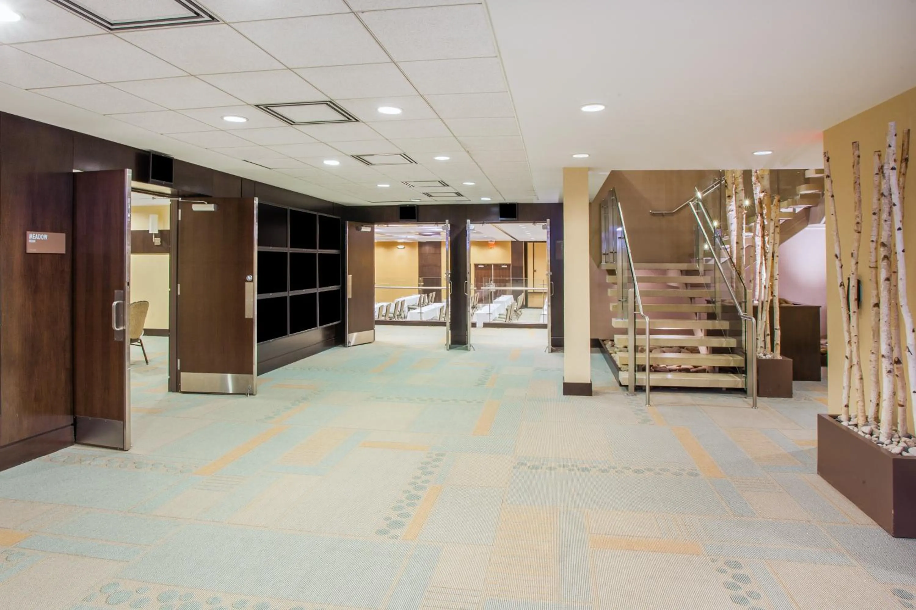 Meeting/conference room in Crowne Plaza Hotel Glen Ellyn/Lombard by IHG