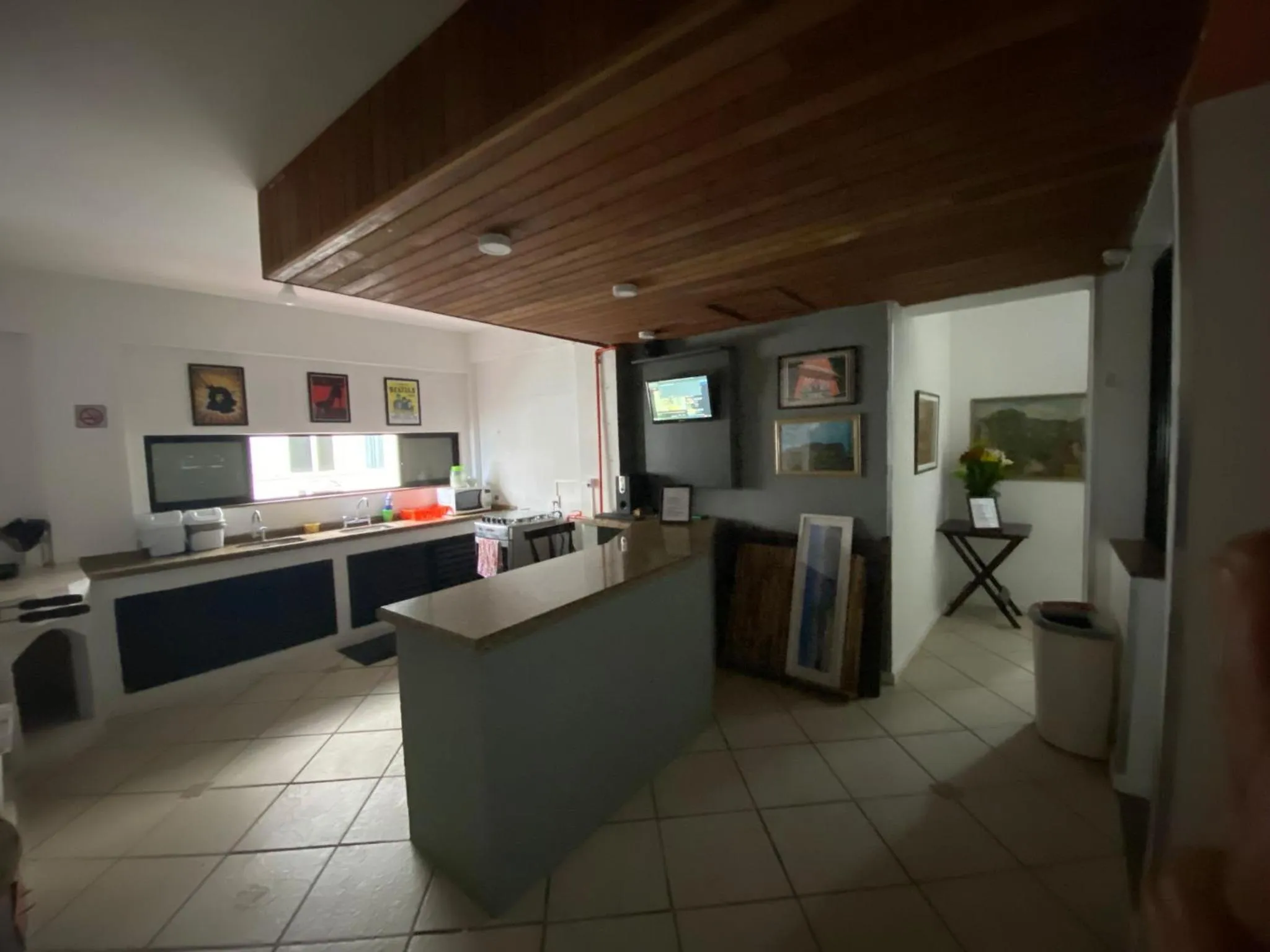 Communal kitchen in Ipanema Club Hostel