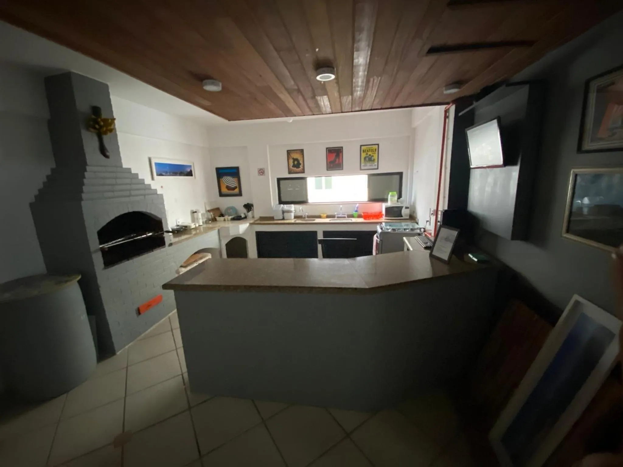 Communal kitchen in Ipanema Club Hostel