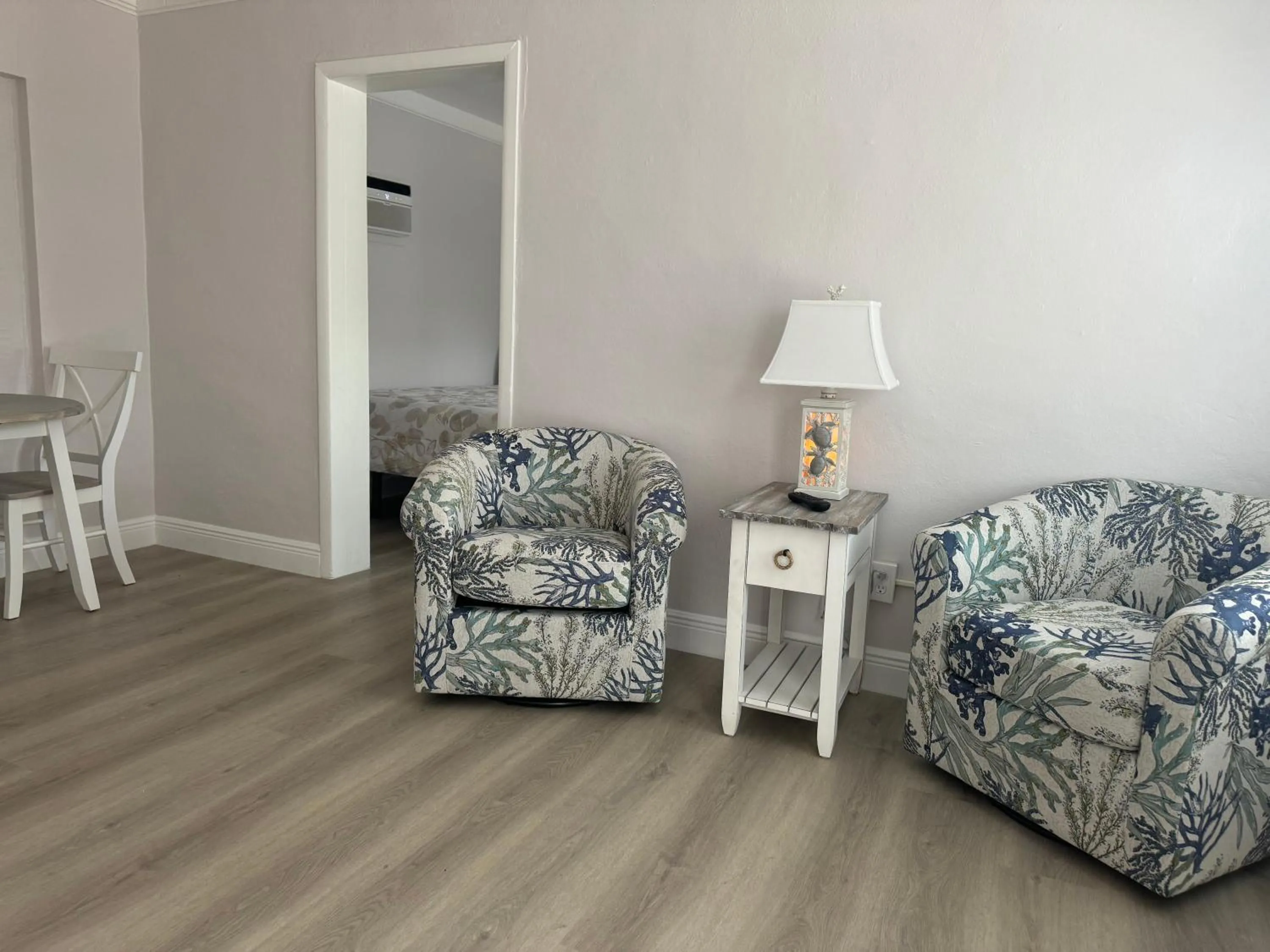 Seating area in Sea Dell Motel - Marathon