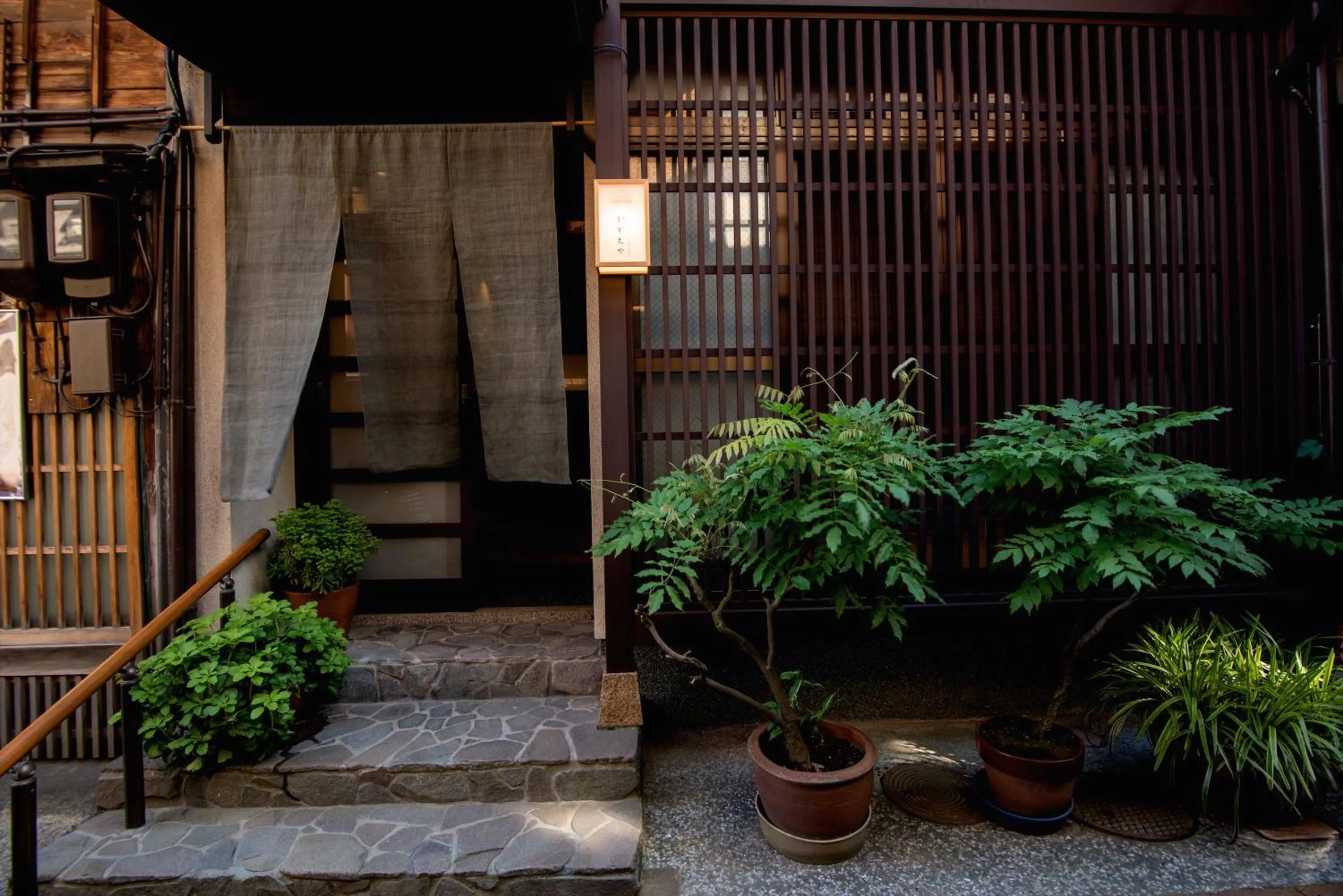 Facade/entrance in Kazueya