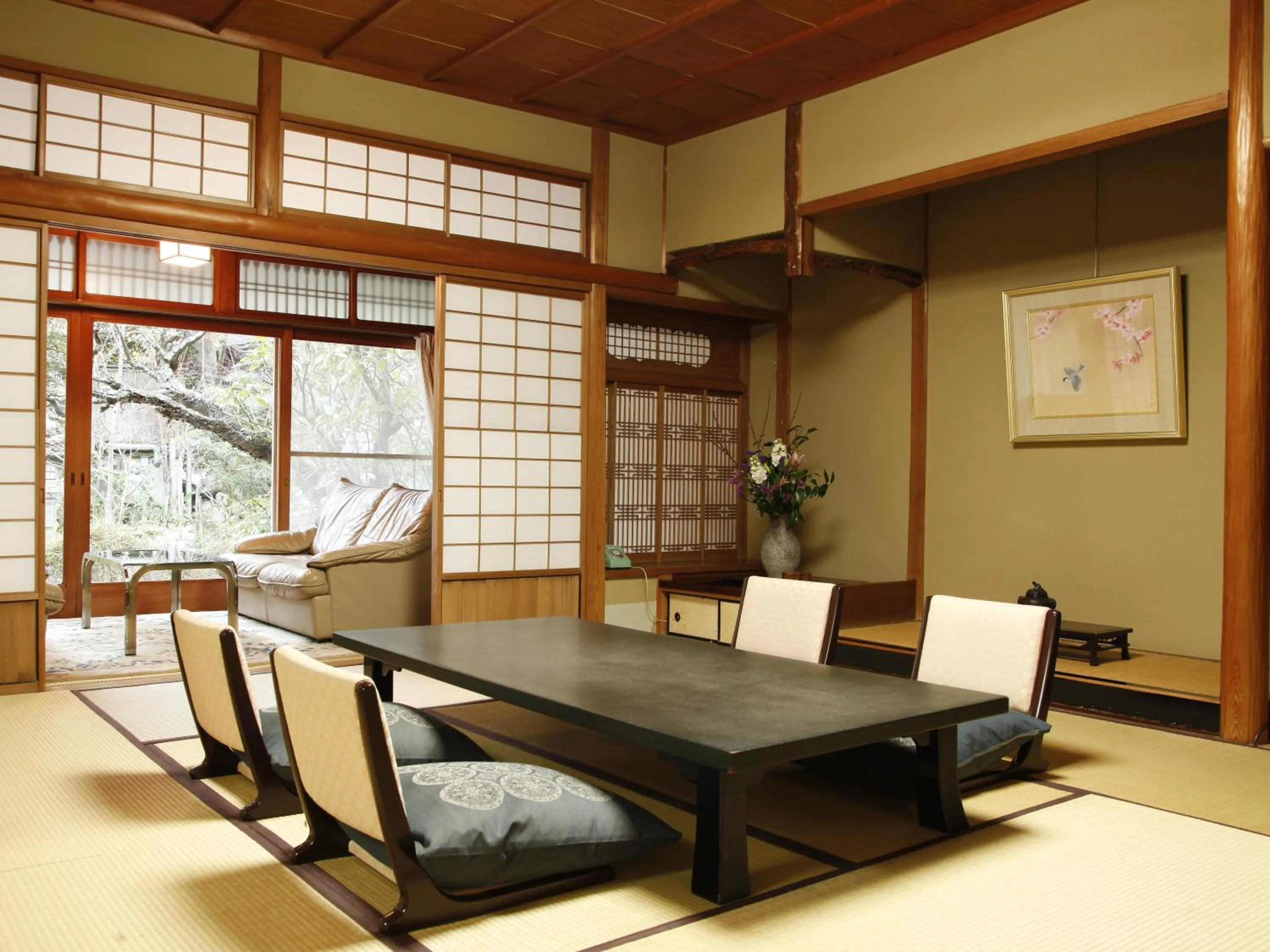 Dining area in Hashinoya Bekkan Ransui